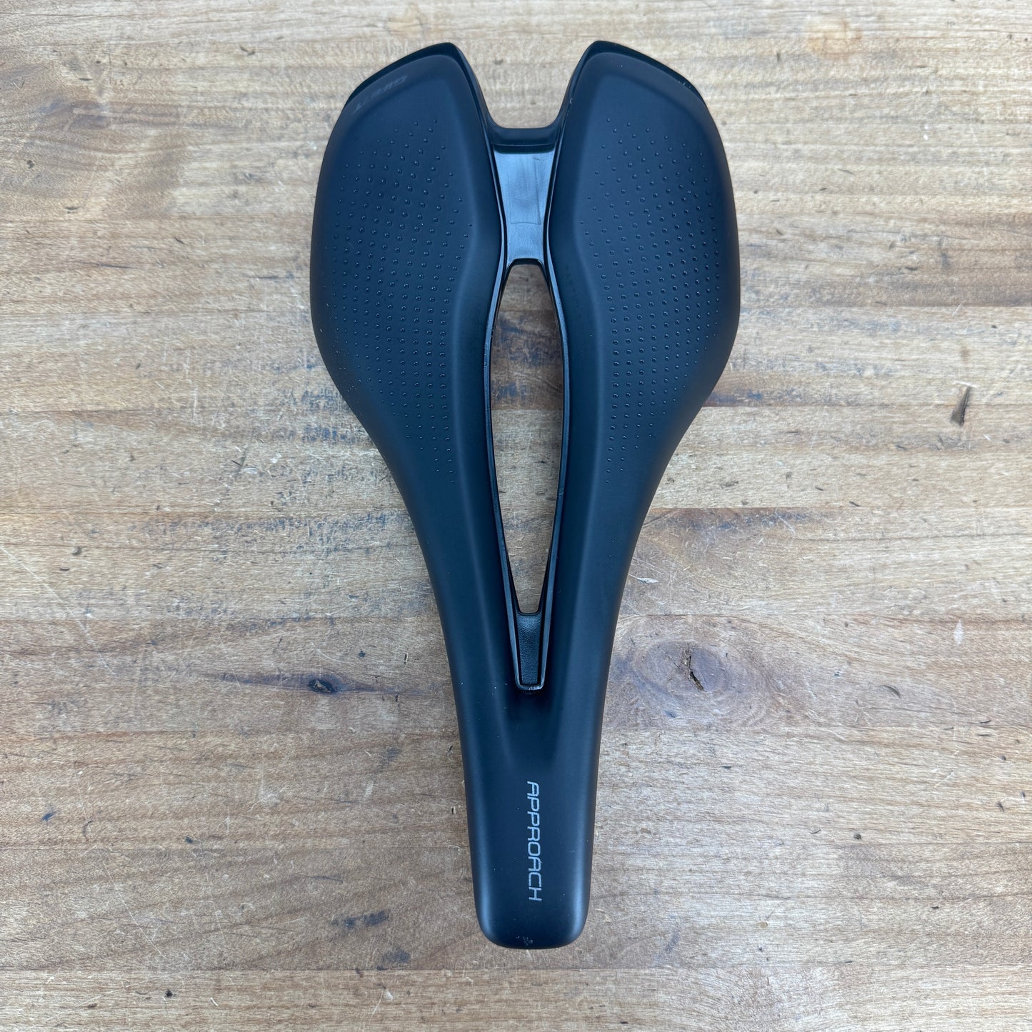 Giant Approach 145mm 7x7mm Alloy Rails Black Bike Saddle w/Particle Flow 309g