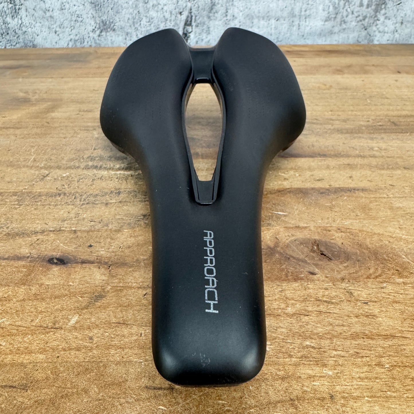 Giant Approach 145mm 7x7mm Alloy Rails Black Bike Saddle w/Particle Flow 309g
