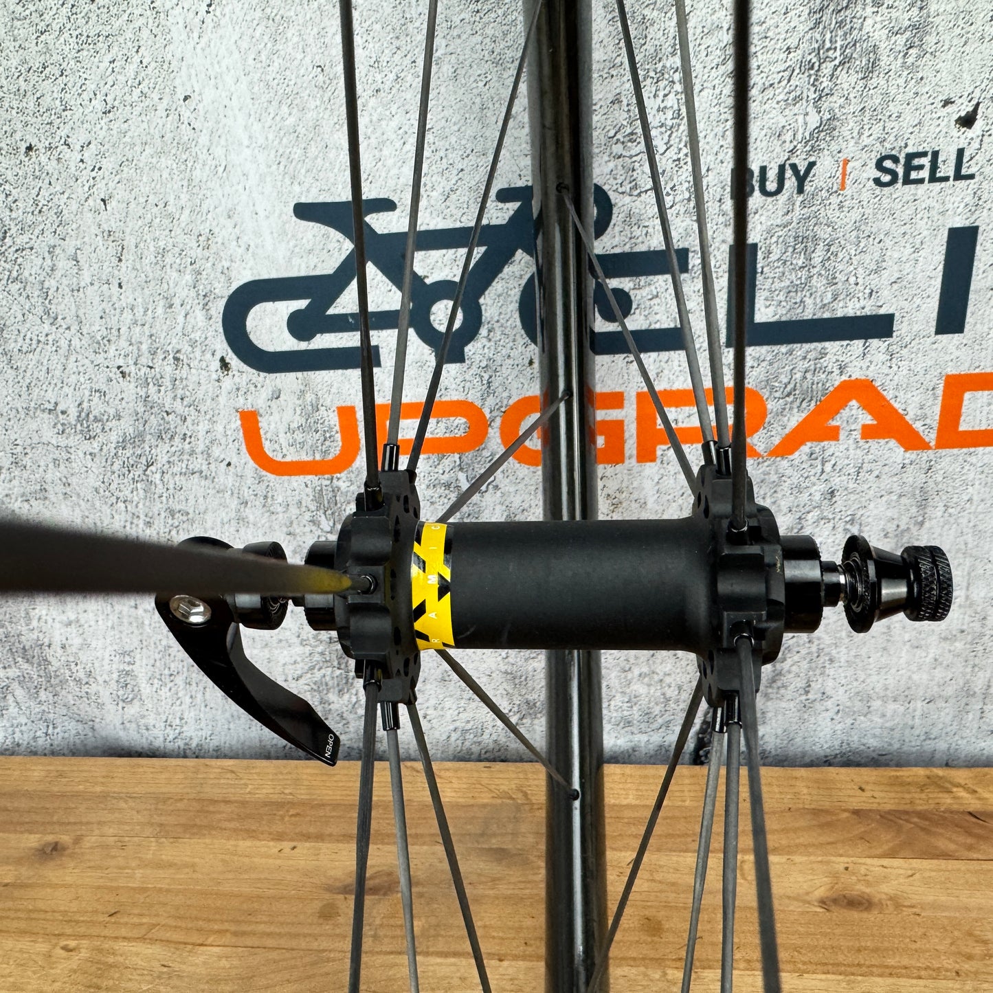Light Use! Elite Drive 40V Carbon Tubeless Wheelset 700c Rim Brake Ceramic 1276g