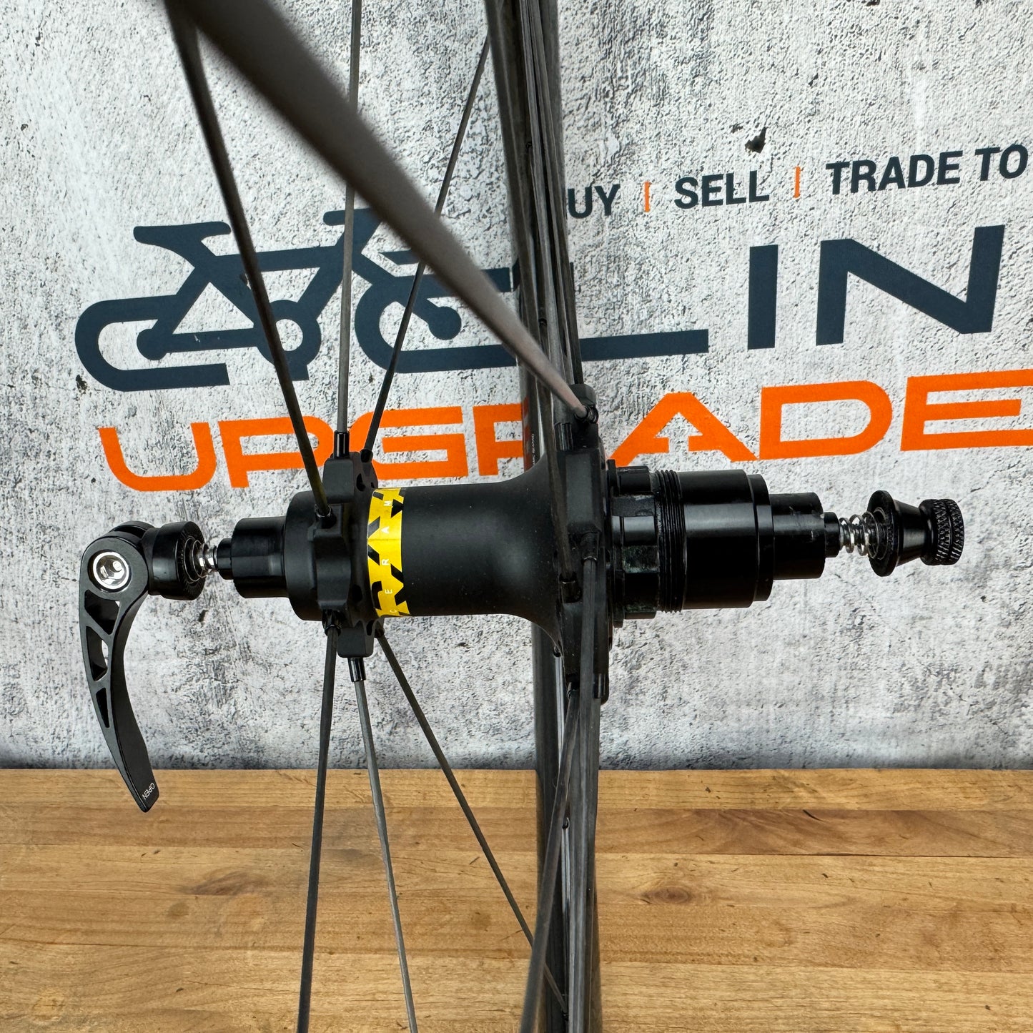 Light Use! Elite Drive 40V Carbon Tubeless Wheelset 700c Rim Brake Ceramic 1276g