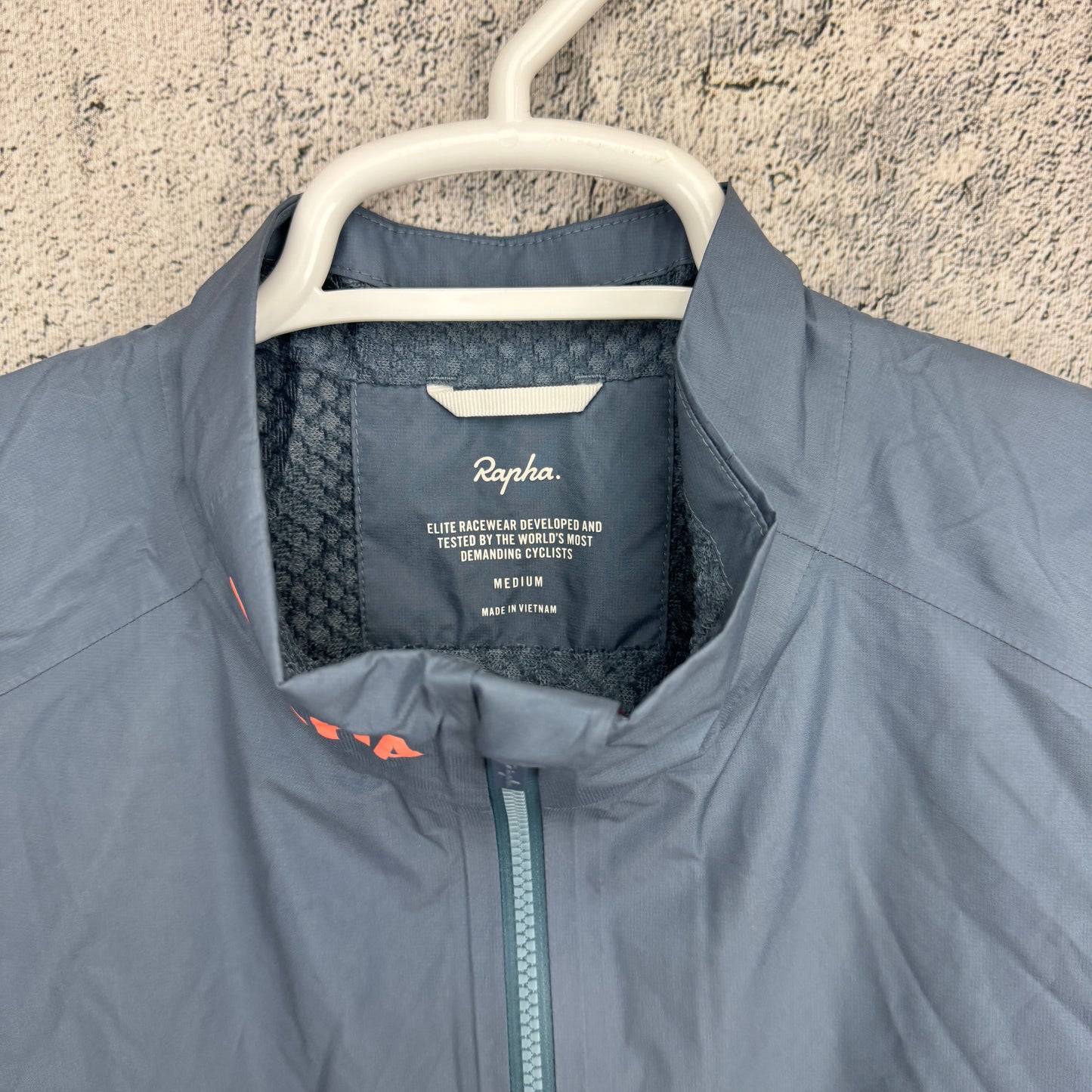 New! Rapha Pro Team Insulated Gore-Tex Rain Medium Blue Cycling Jacket $420 MSRP