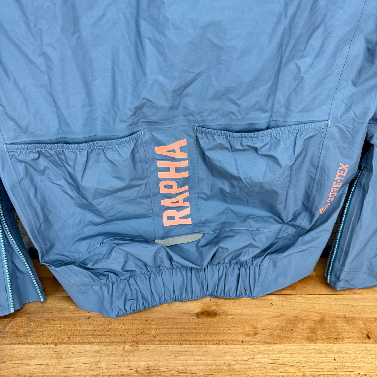 New! Rapha Pro Team Insulated Gore-Tex Rain Medium Blue Cycling Jacket $420 MSRP