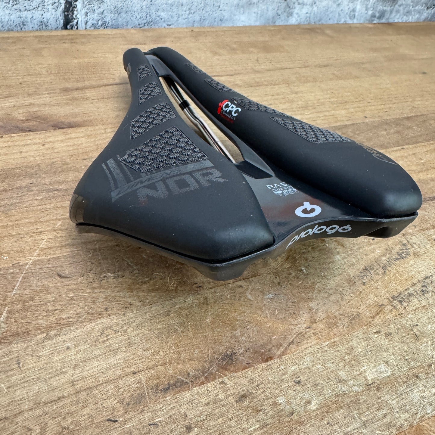Low Mile! Prologo Dimension NDR 143mm Tirox Titanium Rails Bike Saddle 229g