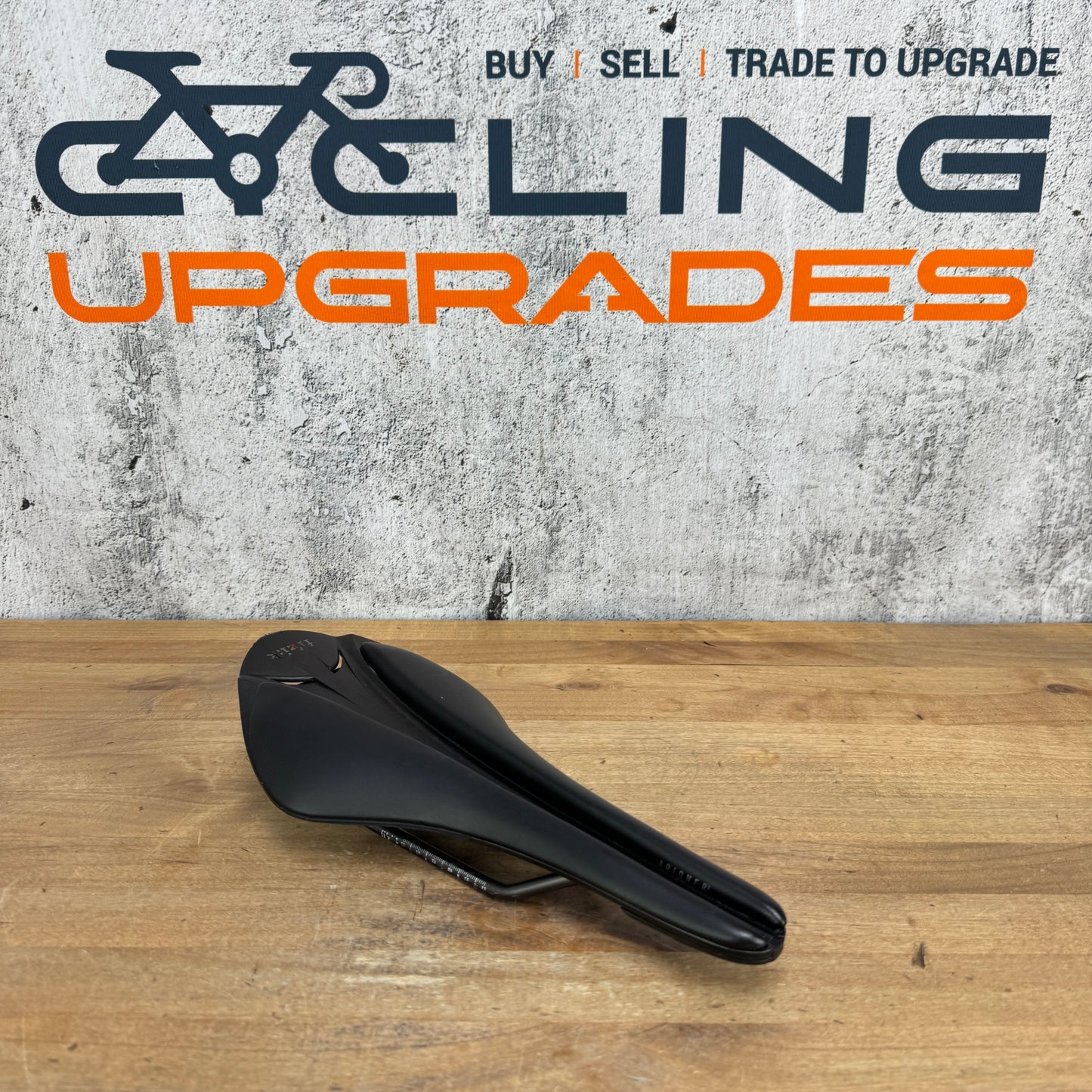 Fizik Arione R3 Regular 126mm 7x7mm Kium Rails Bike Saddle 207g