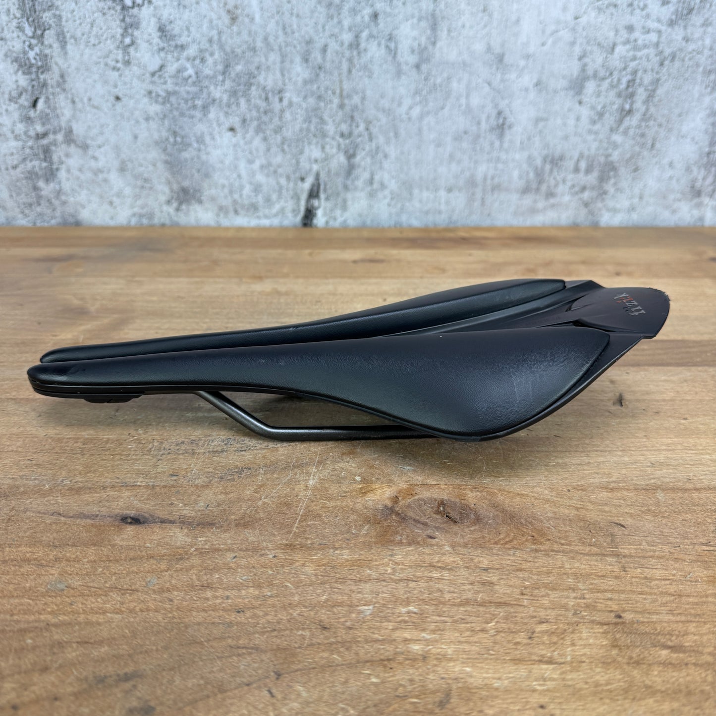 Fizik Arione R3 Regular 126mm 7x7mm Kium Rails Bike Saddle 207g