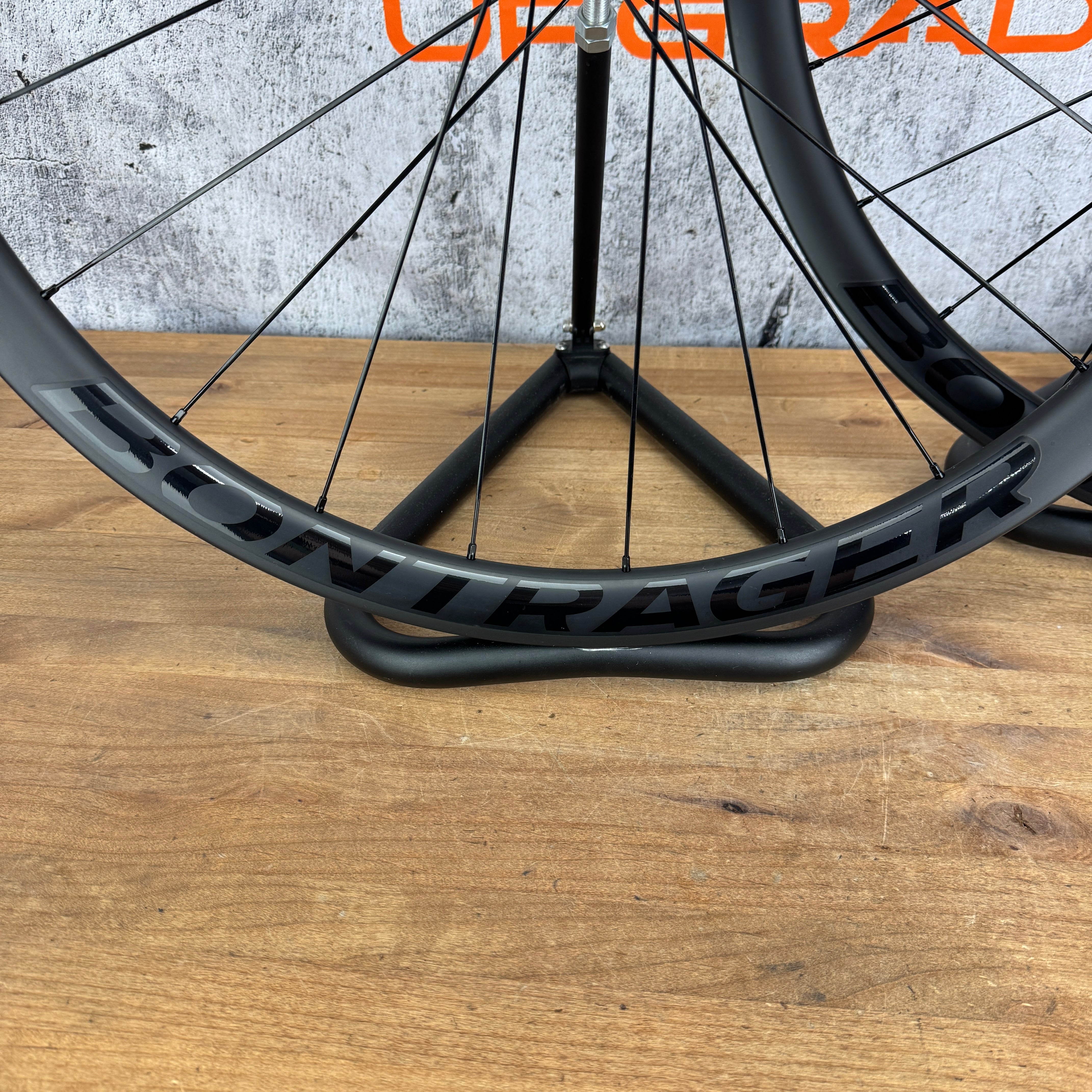 Mint! Bontrager Aeolus Elite 35 Carbon Tubeless Disc