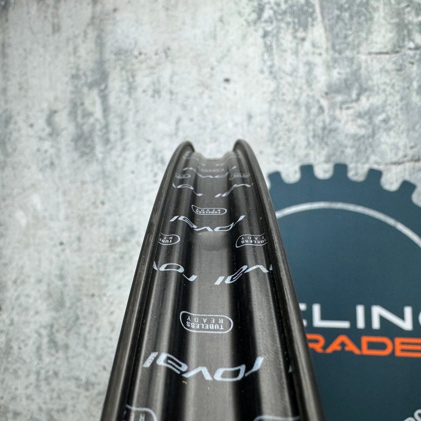 Mint! Roval Rapide C38 Carbon Tubeless Disc Wheelset 700c 1588g