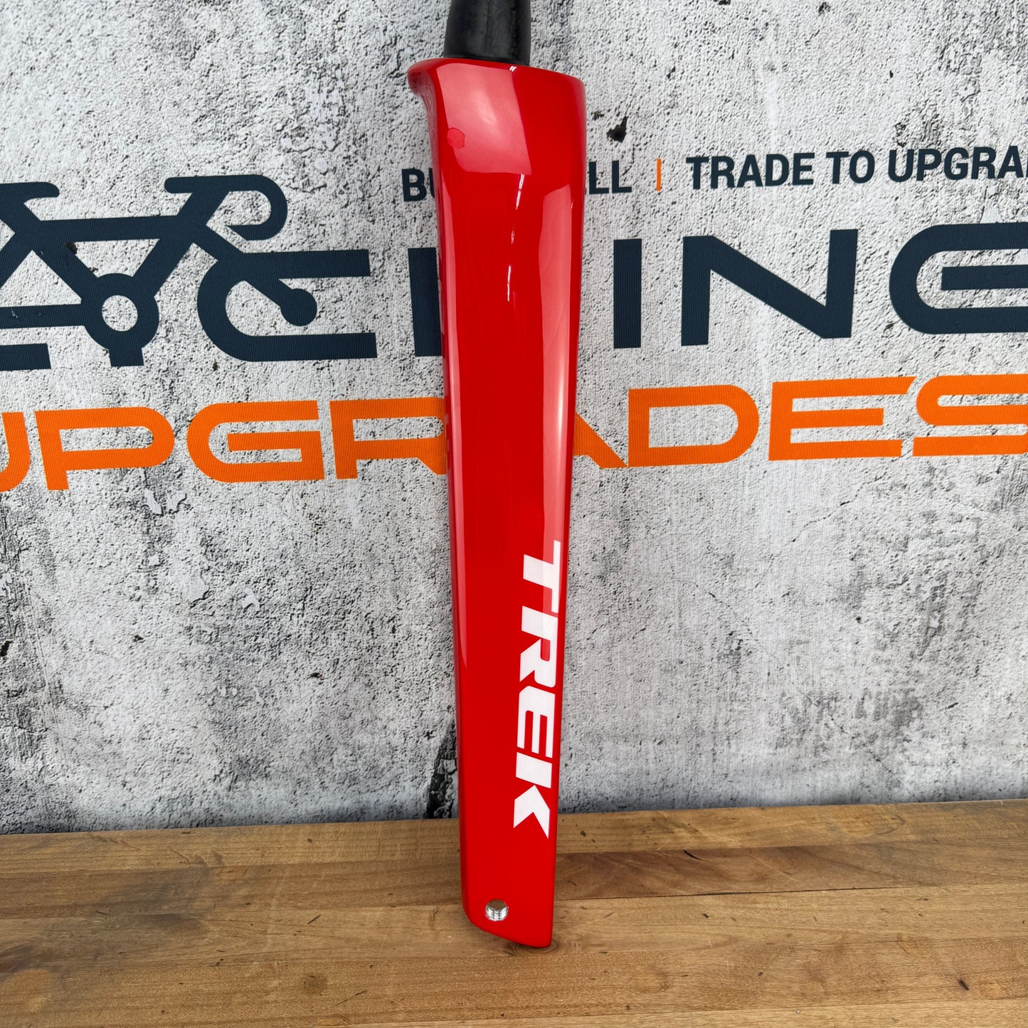 Trek Madone SLR 700c Rigid Fork Viper Red Carbon Disc Brake Thru Axle Flat-Mount