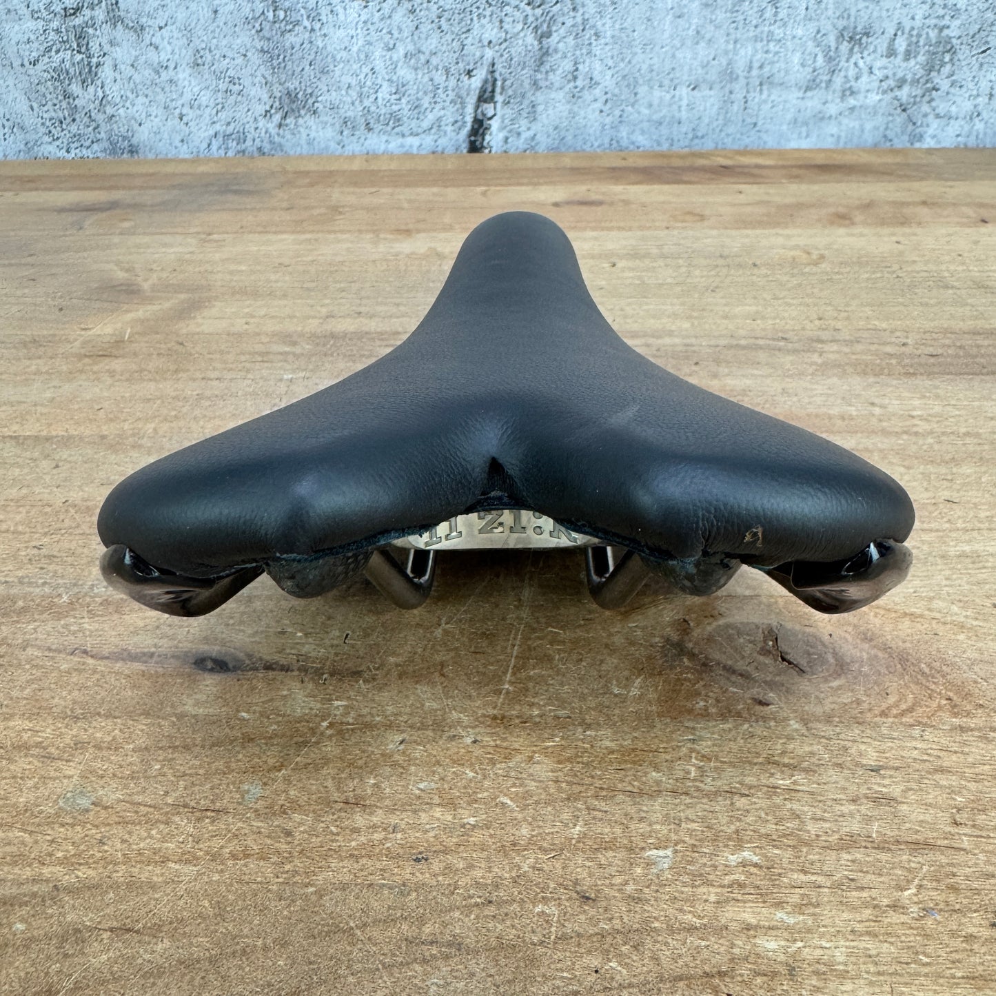 Fizik Aliante 142mm 7x7mm Titanium Rails Bike Saddle 292g