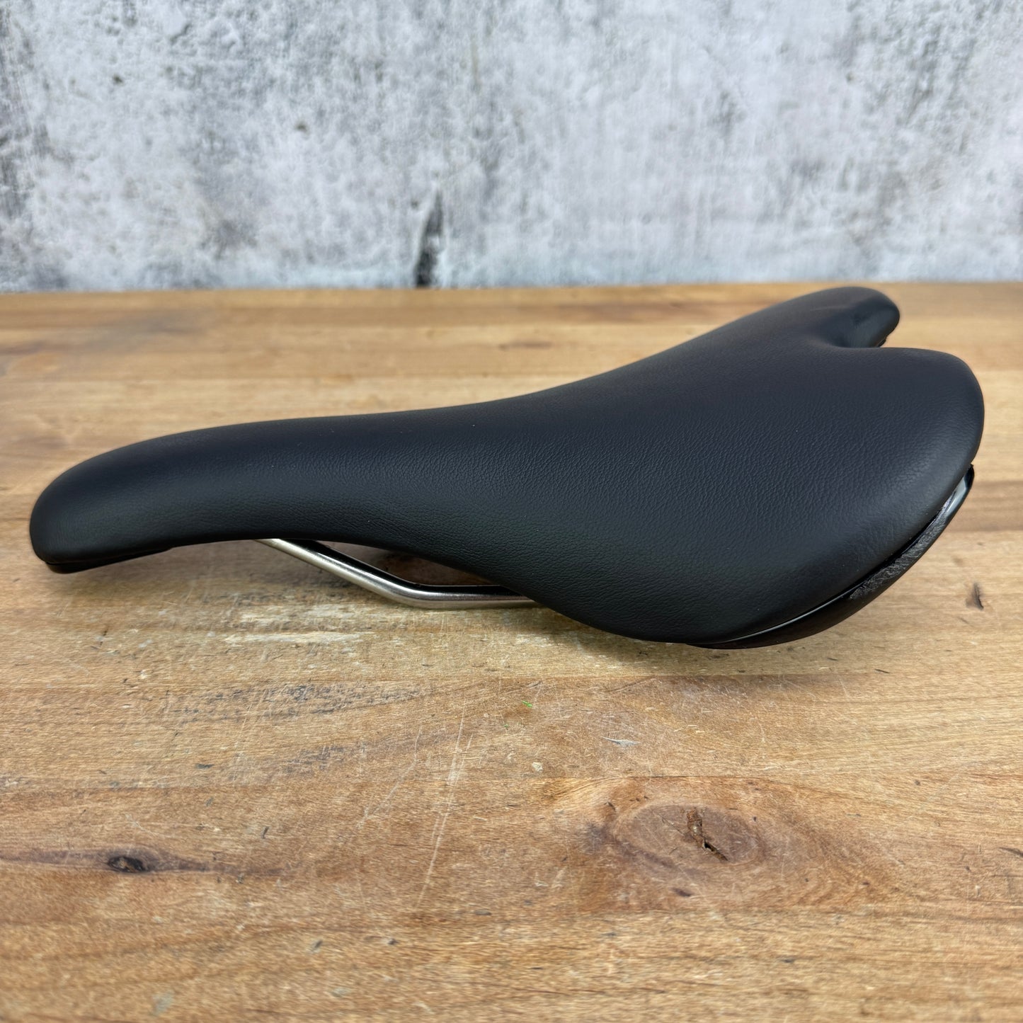 Fizik Aliante 142mm 7x7mm Titanium Rails Bike Saddle 292g
