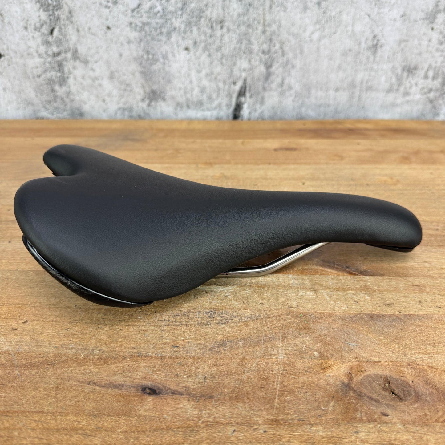 Fizik Aliante 142mm 7x7mm Titanium Rails Bike Saddle 292g