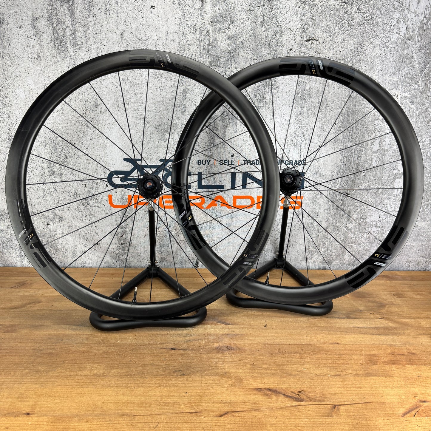 Enve SES 3.4 Carbon Tubeless Hookless Disc Brake Wheelset 700c 1449g