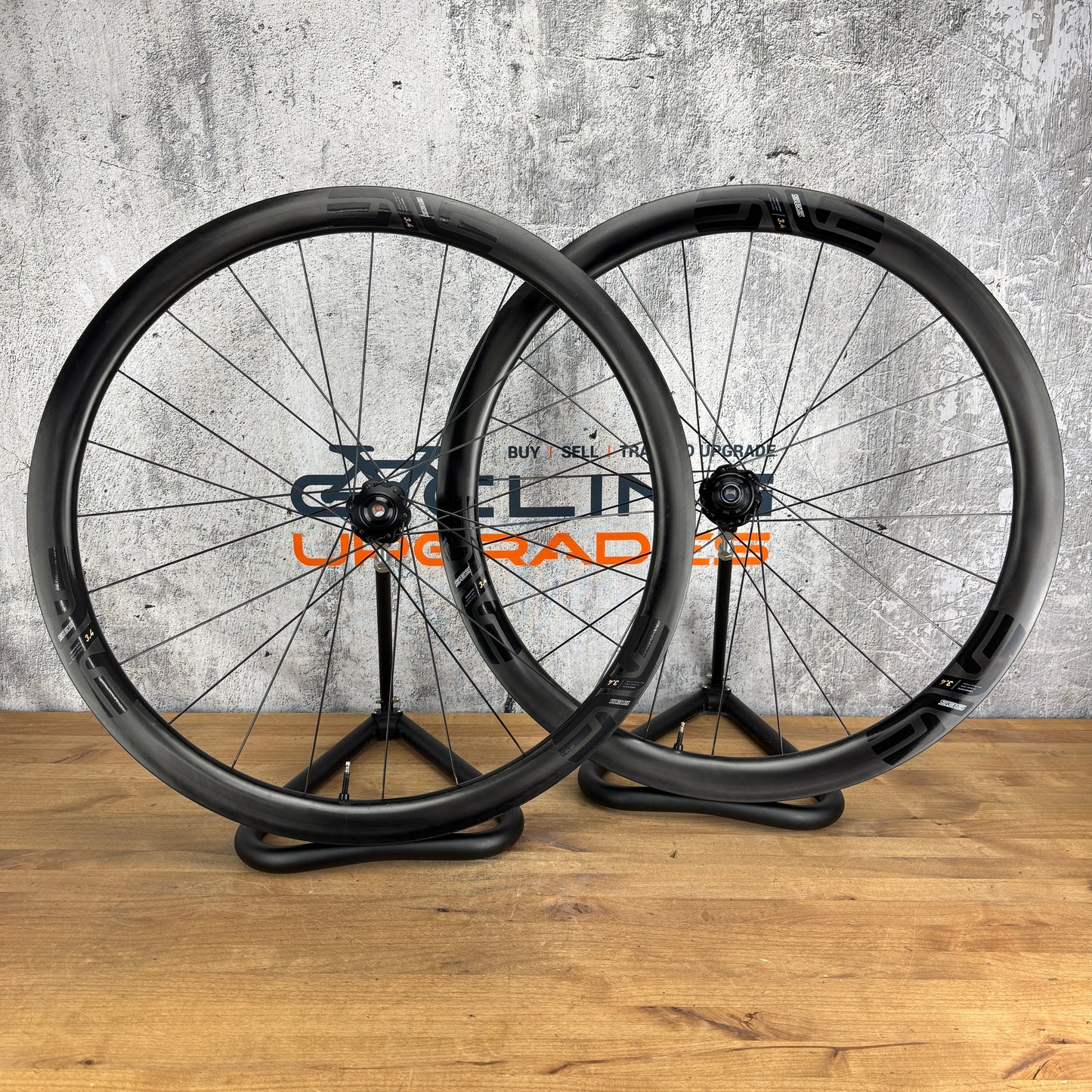 Enve SES 3.4 Carbon Tubeless Hookless Disc Brake Wheelset 700c 1449g