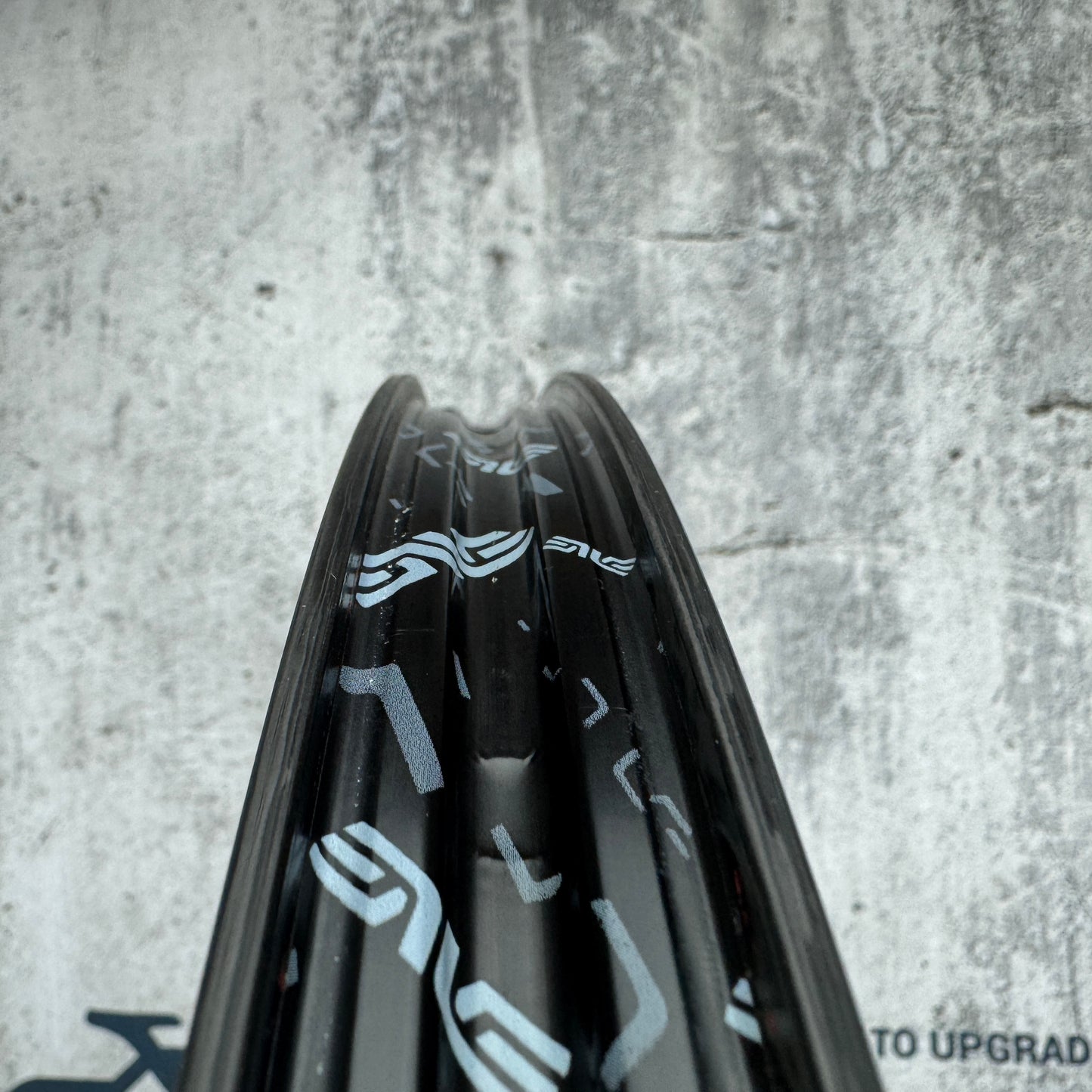 Enve SES 3.4 Carbon Tubeless Hookless Disc Brake Wheelset 700c 1449g