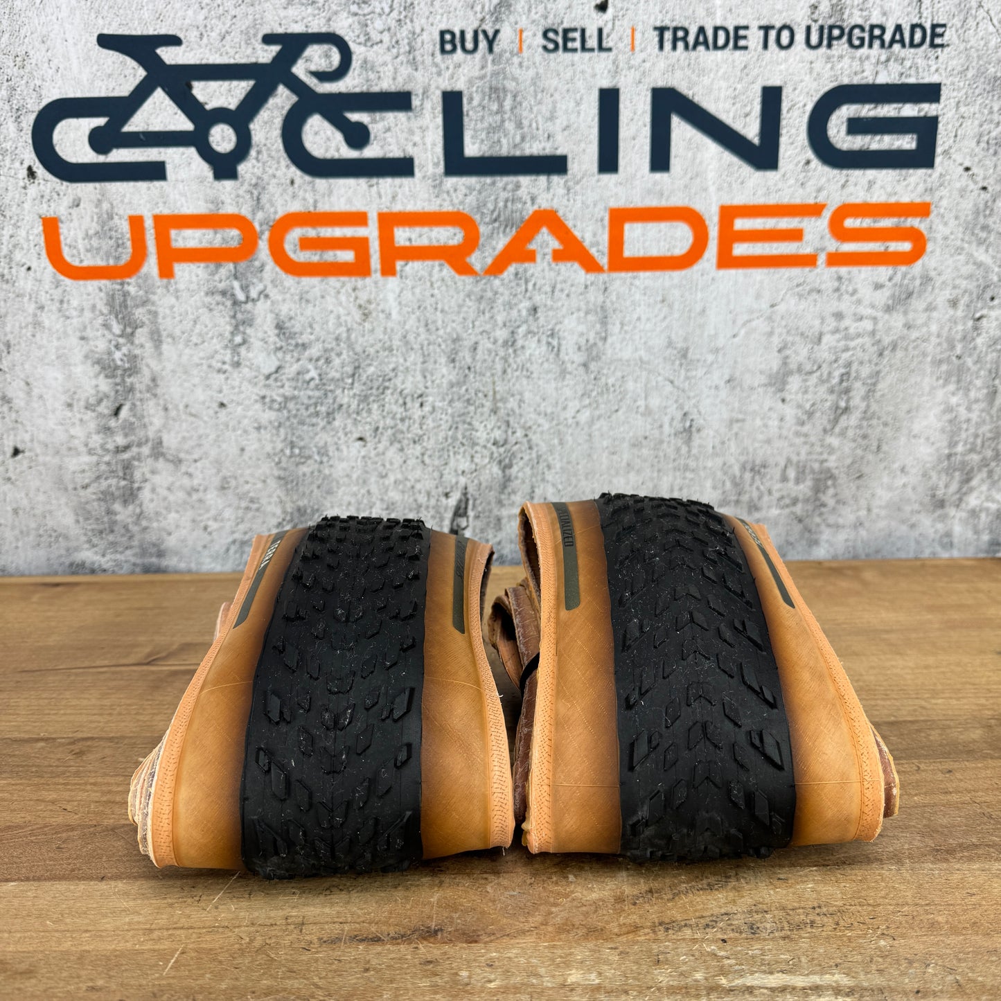 Low Mile! Specialized Terra 700c x 50mm Tan Sidewall Tubeless Pair Gravel Tires