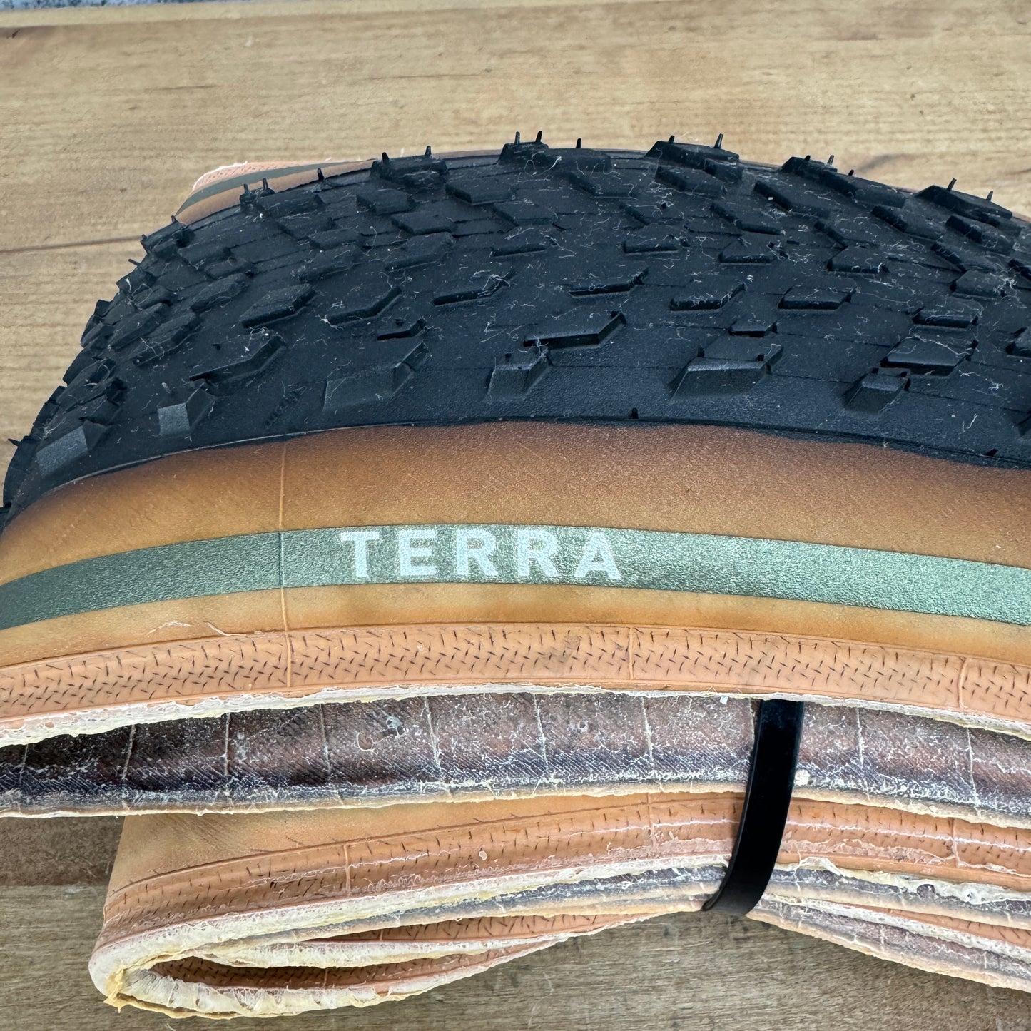 Low Mile! Specialized Terra 700c x 50mm Tan Sidewall Tubeless Pair Gravel Tires