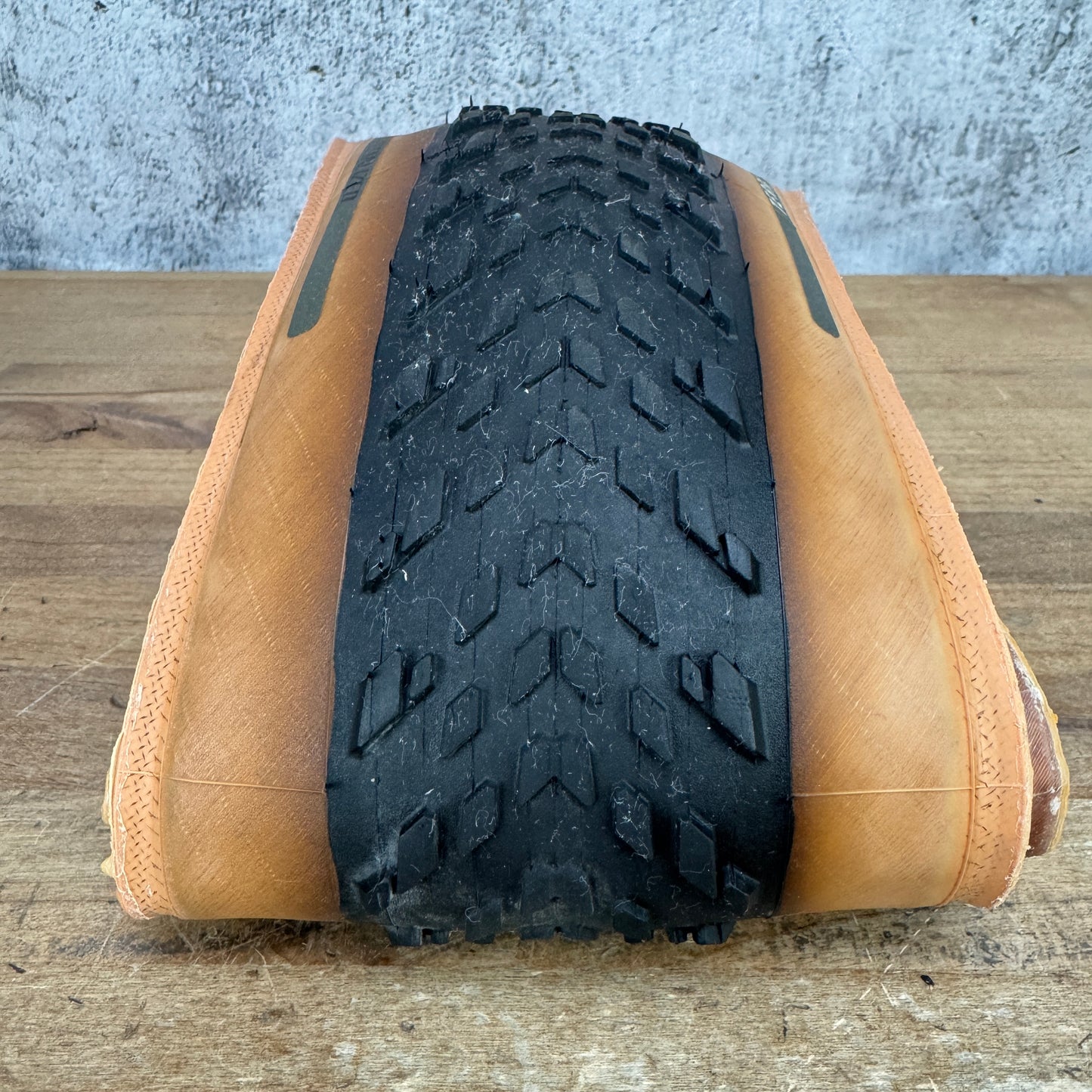 Low Mile! Specialized Terra 700c x 50mm Tan Sidewall Tubeless Pair Gravel Tires