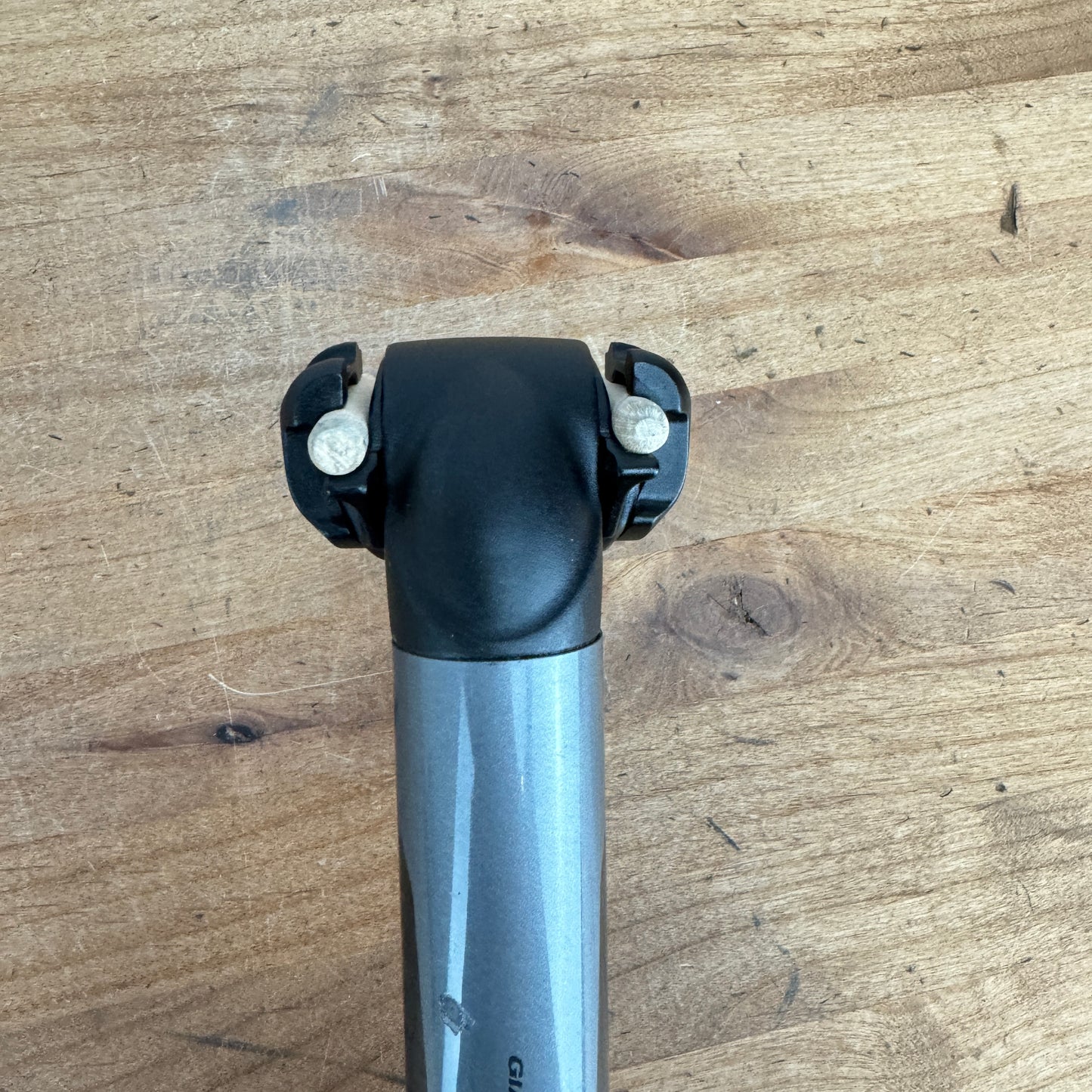 Giant Contact Carbon 300mm x 30.9mm 20mm Offset Bike Seatpost 225g
