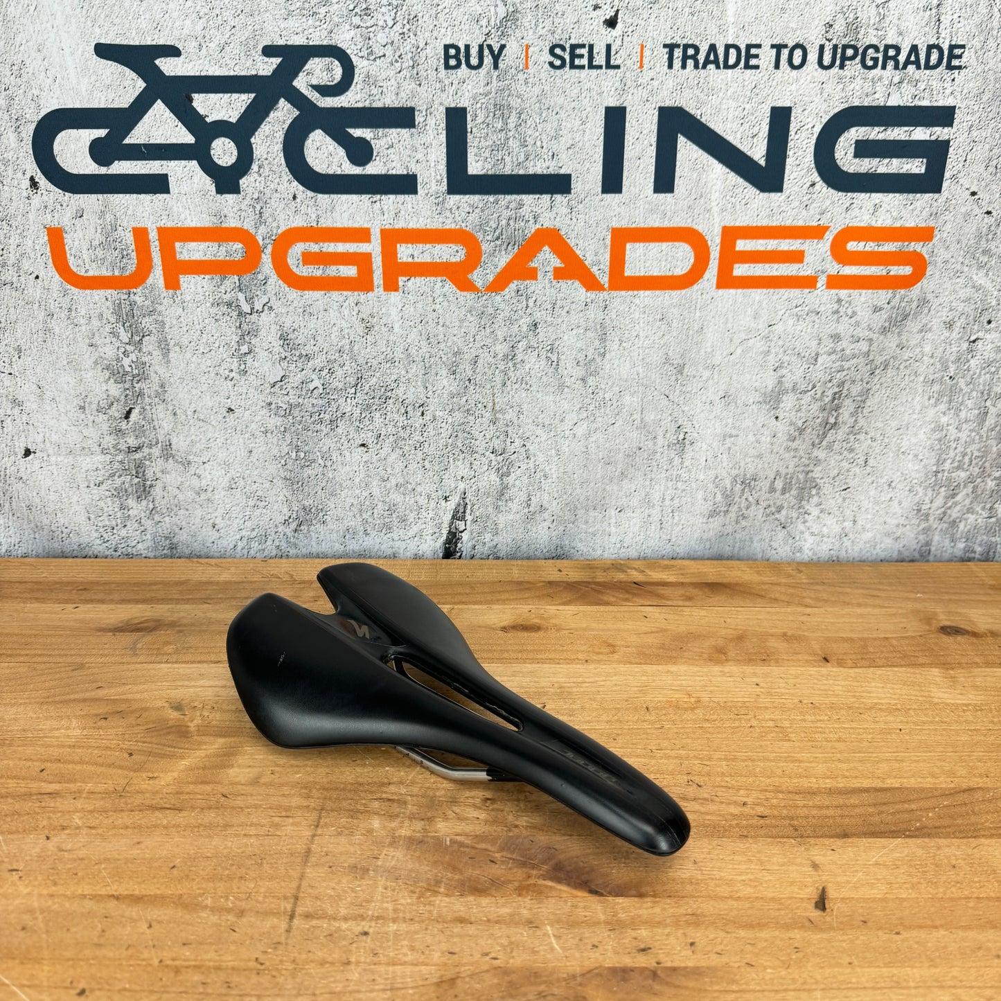 Specialized Toupe Expert 143mm Hollow Ti Rails Bike Saddle 215g