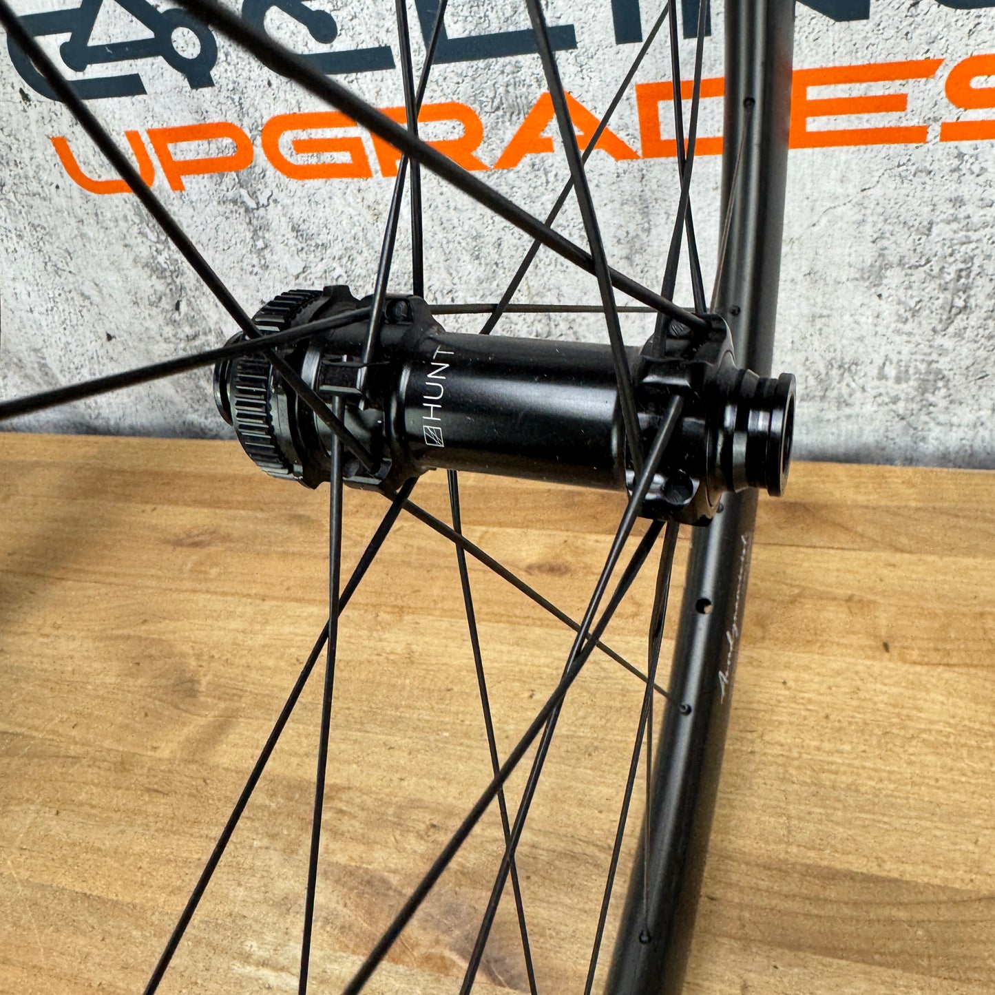 Hunt Aerodynamicist 34 Carbon Tubeless Disc Brake Bike Wheelset 700c 1313g