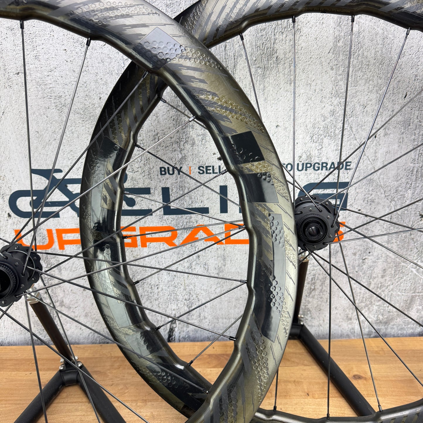 2019 Zipp 454 NSW Carbon Hooked Tubeless Disc Wheelset 700c Cognition Hubs
