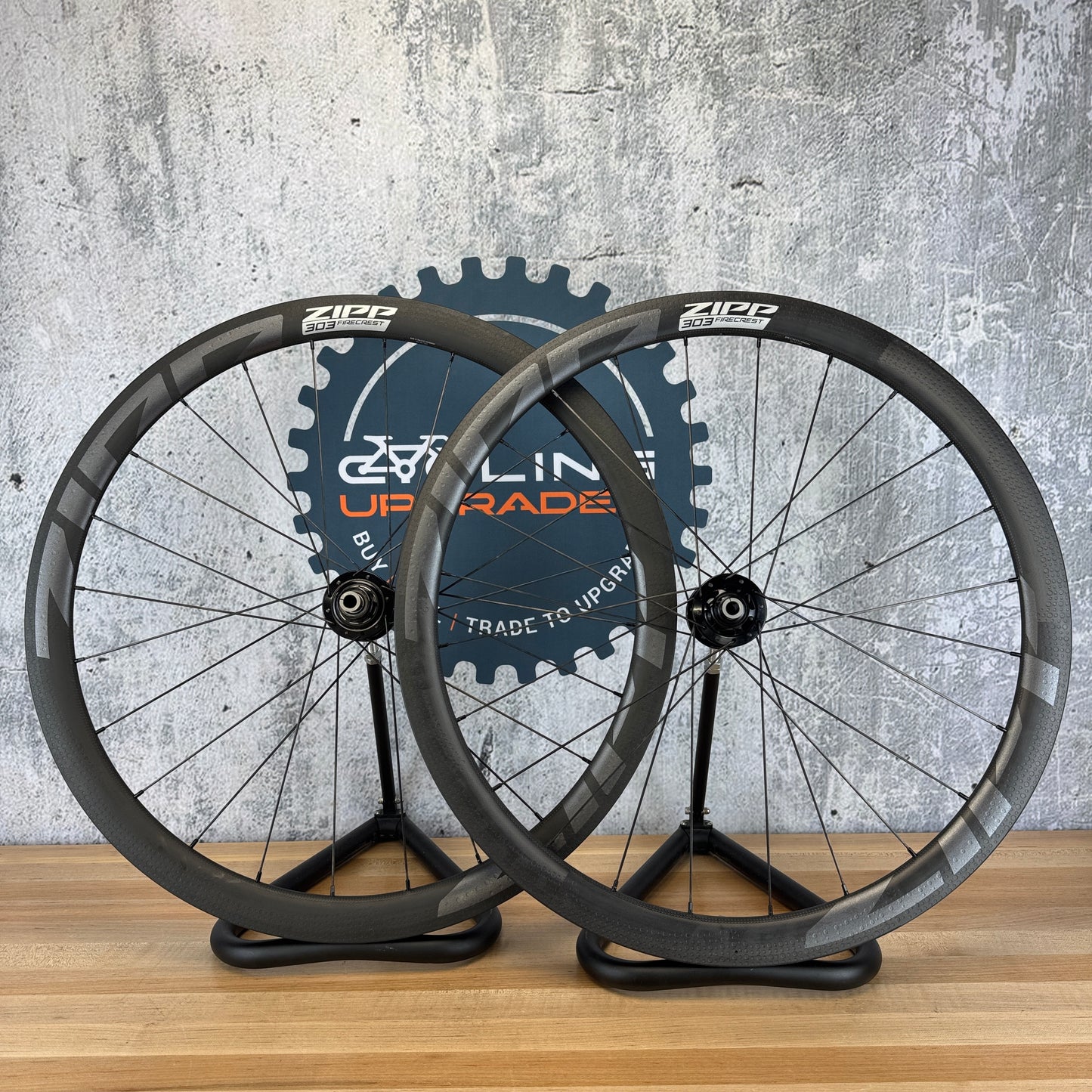 Low Mile! Zipp 303 Firecrest Carbon Hookless Tubeless Chris King R45D Wheelset