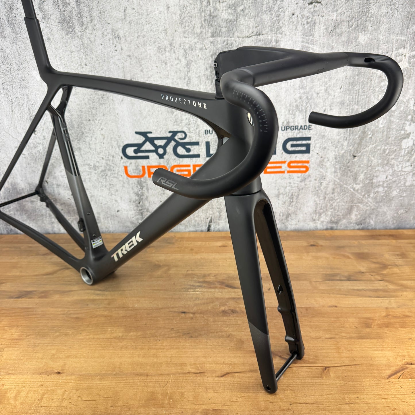 Low Mile! 2025 Trek Madone SLR Gen 8 900 OCLV Large Carbon Disc Frameset 700c