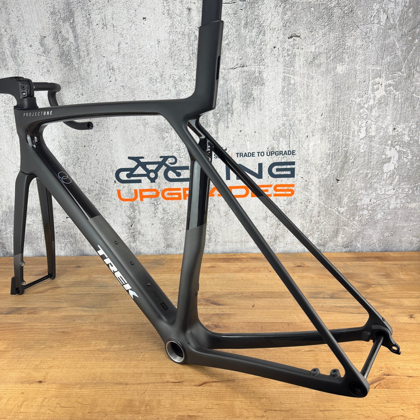 Low Mile! 2025 Trek Madone SLR Gen 8 900 OCLV Large Carbon Disc Frameset 700c