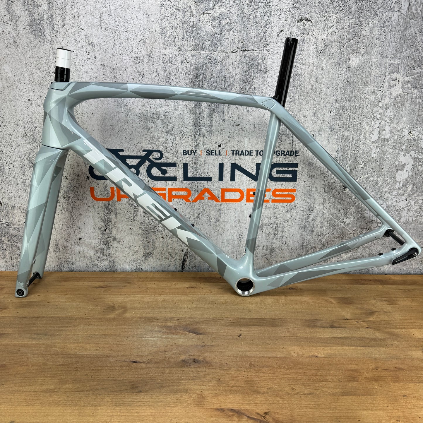 Mint! 2025 Trek Boone 56cm 600 OCLV Carbon Disc Frameset 700c Plasma Grey Pearl