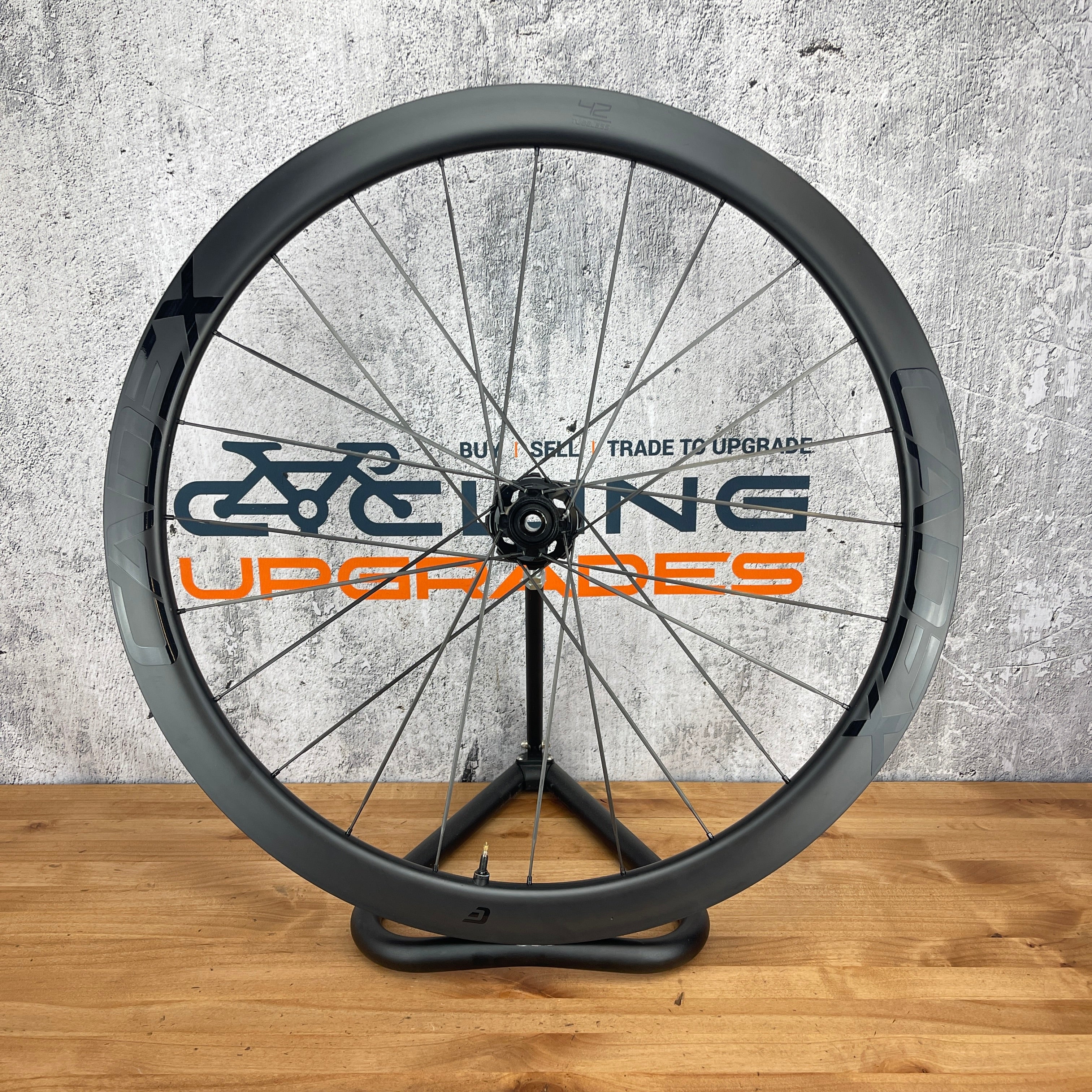 Hookless carbon online wheels