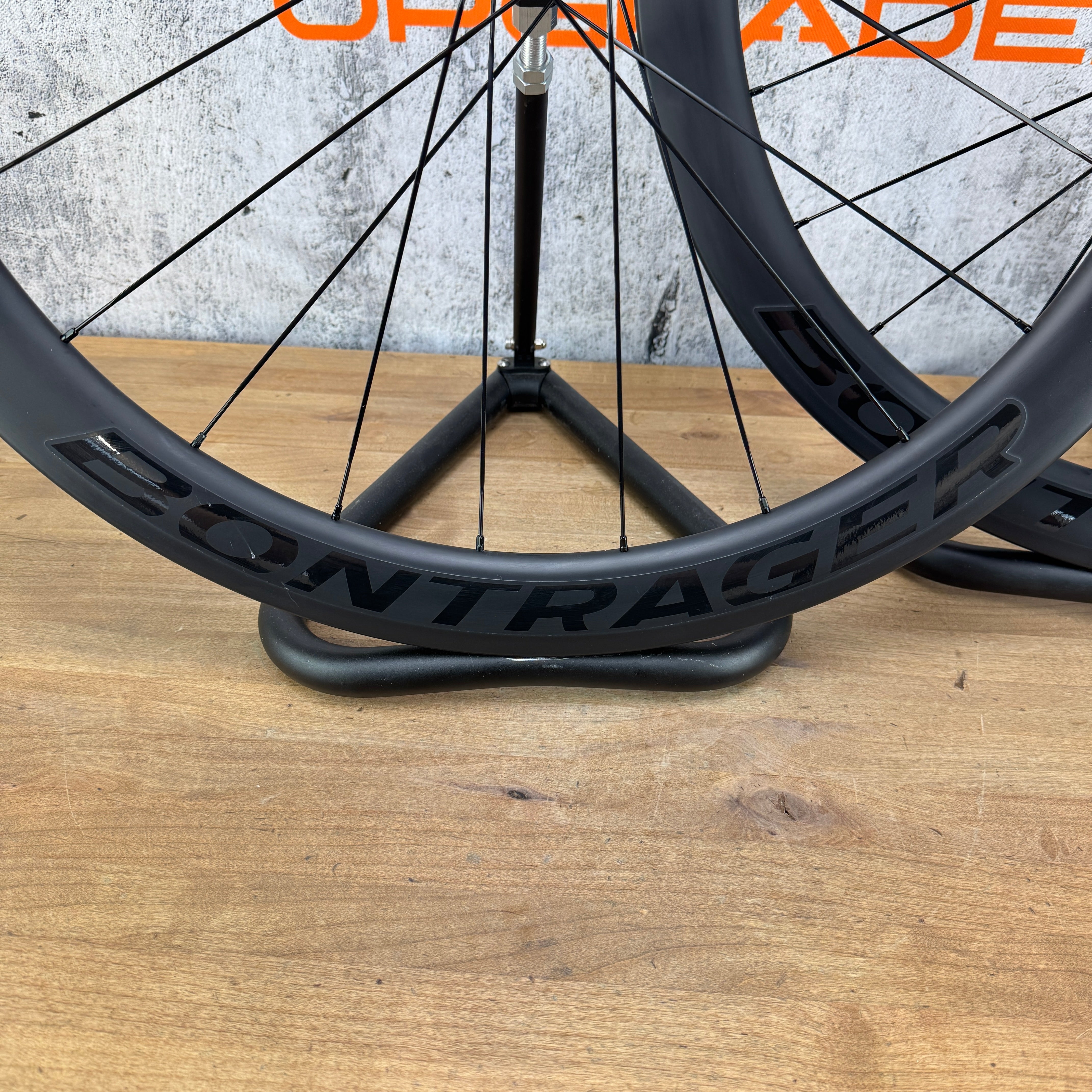 Low Mile! Bontrager Aeolus Elite 50 Carbon Tubeless Disc Wheelset