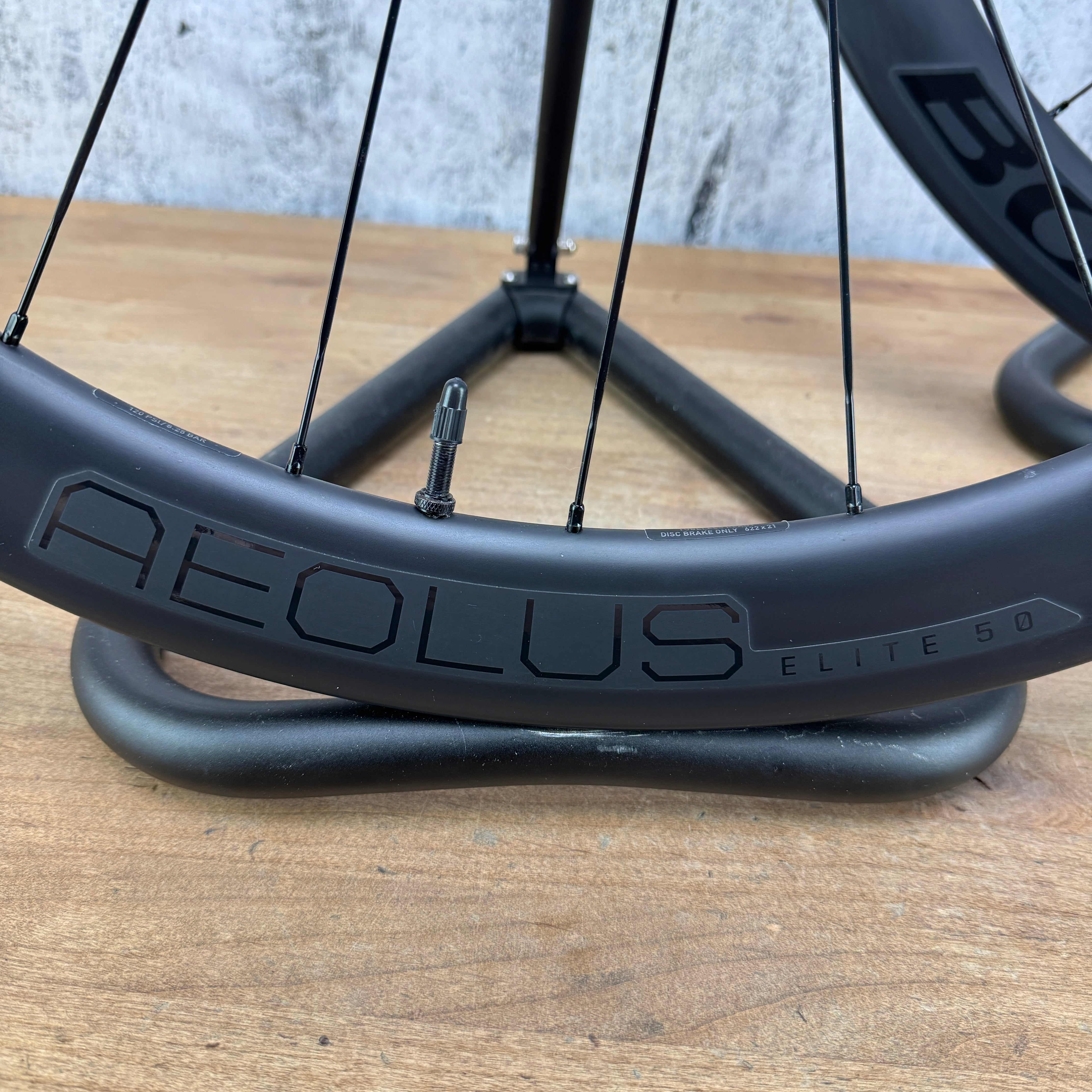 Low Mile! Bontrager Aeolus Elite 50 Carbon Tubeless Disc Wheelset