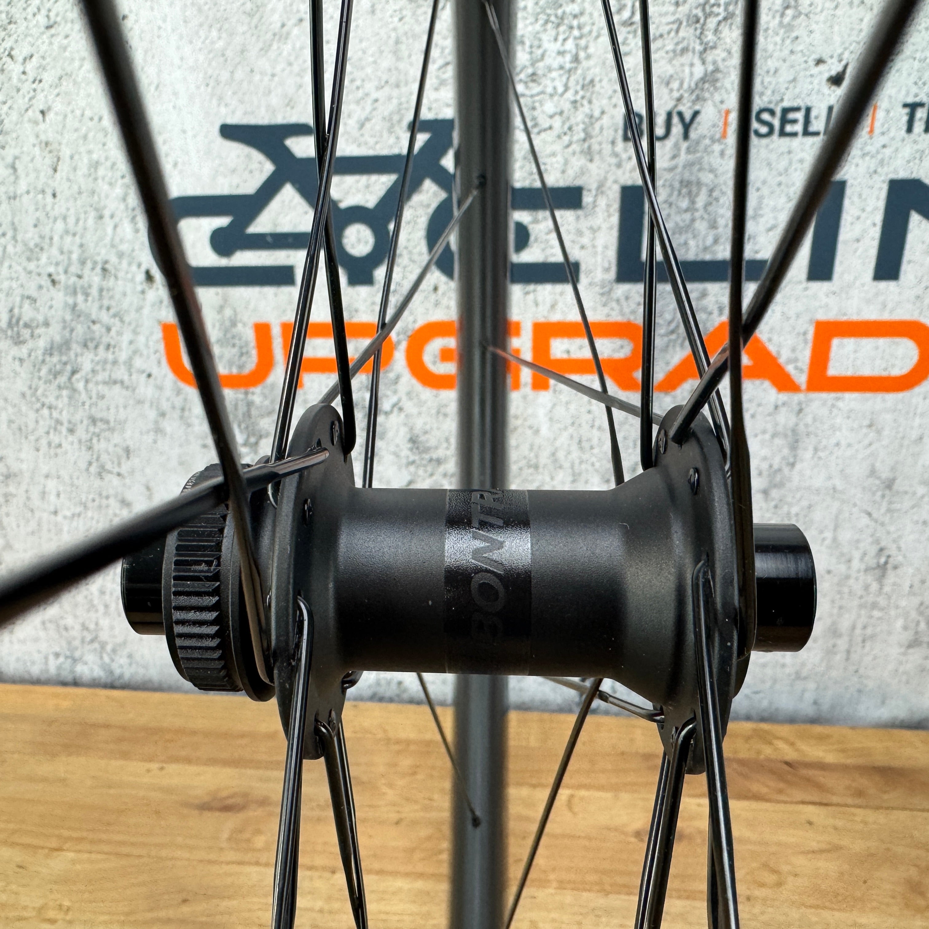 Low Mile! Bontrager Aeolus Elite 50 Carbon Tubeless Disc Wheelset