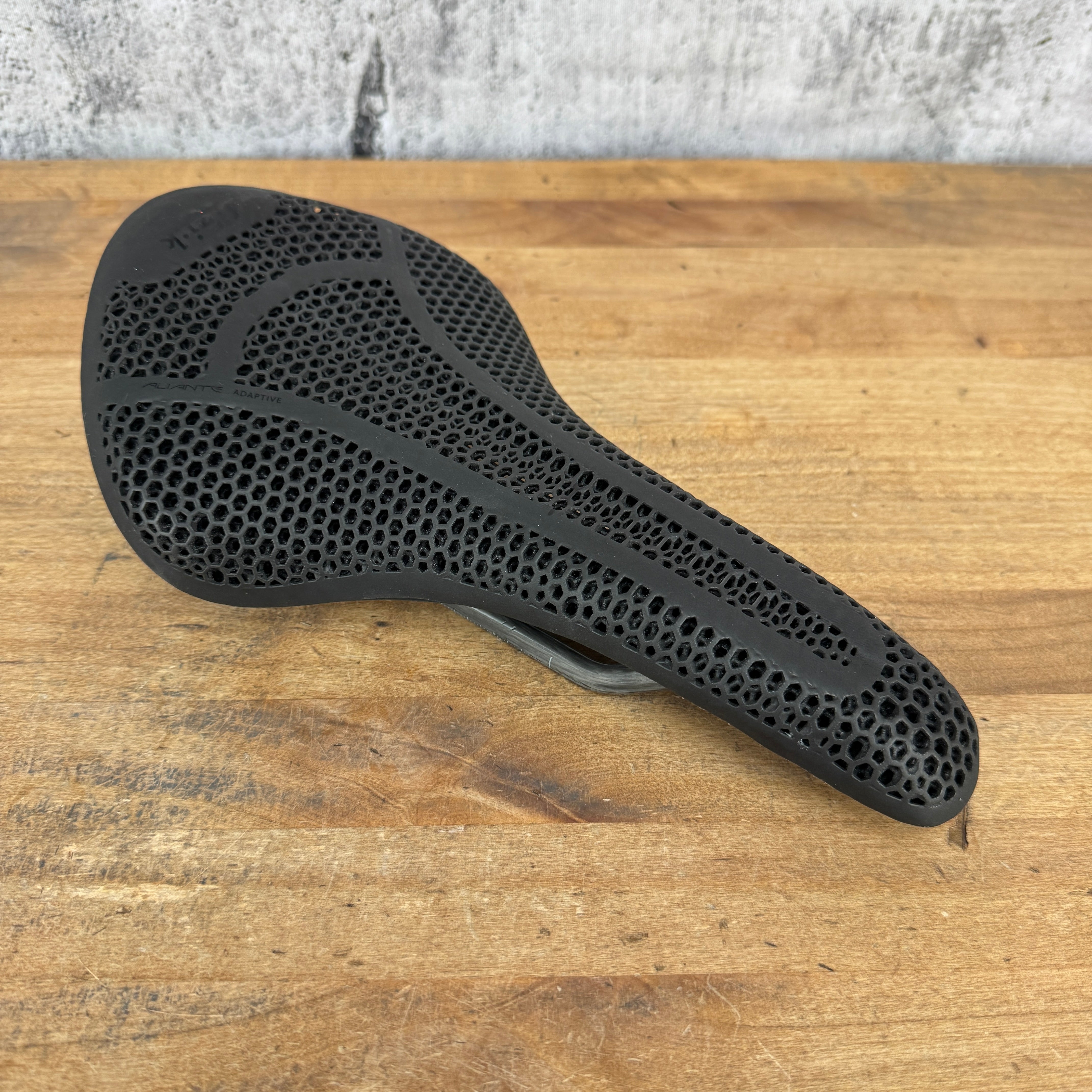 Fizik Aliante R2 Regular サドル D52OG