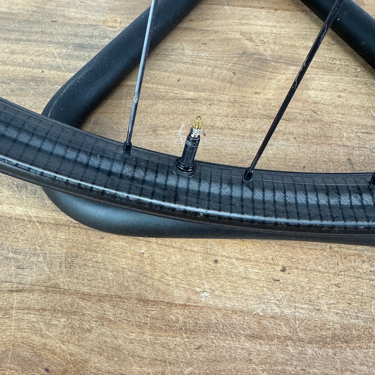 Low Mile! Zipp 3Zero Moto Carbon Tubeless Hookless Disc Wheelset 700c 2016g