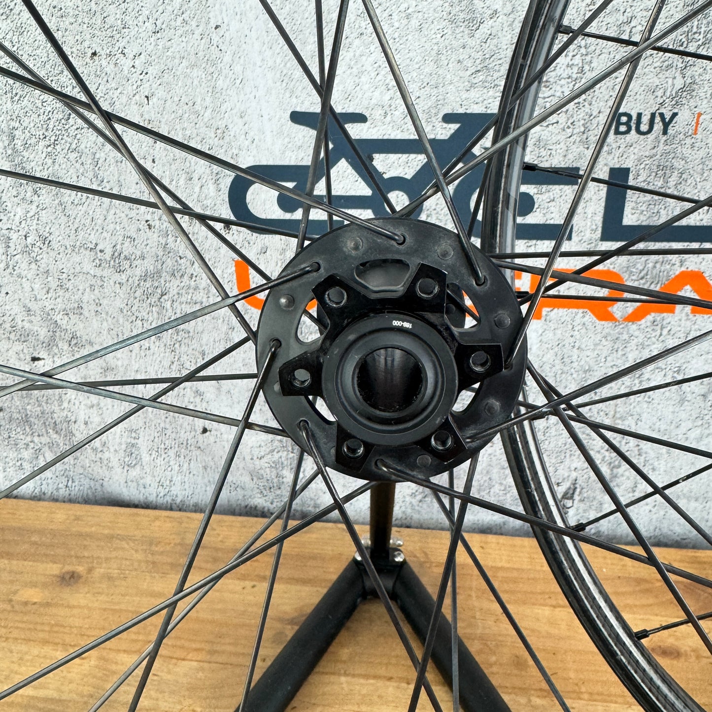 Low Mile! Zipp 3Zero Moto Carbon Tubeless Hookless Disc Wheelset 700c 2016g