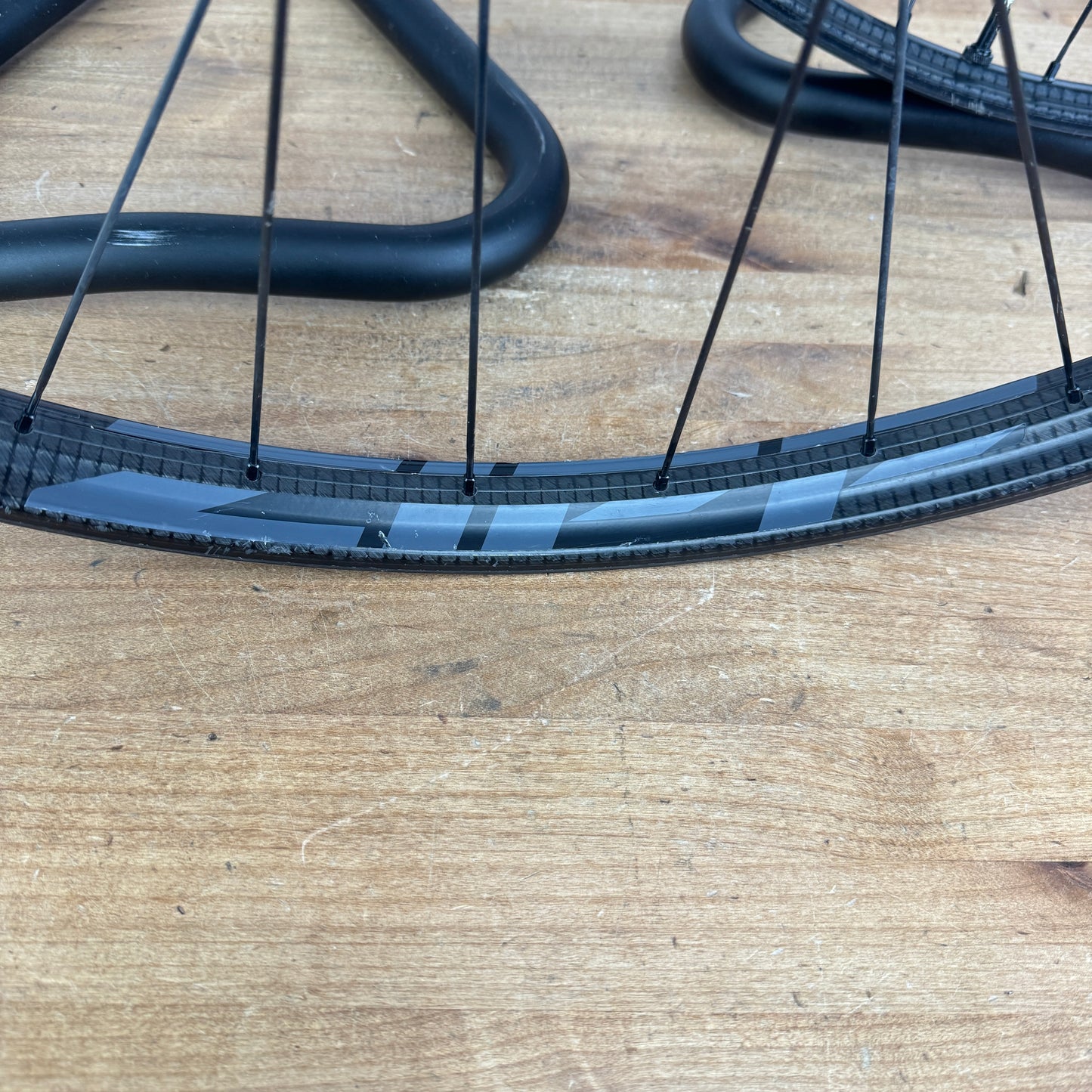 Low Mile! Zipp 3Zero Moto Carbon Tubeless Hookless Disc Wheelset 700c 2016g