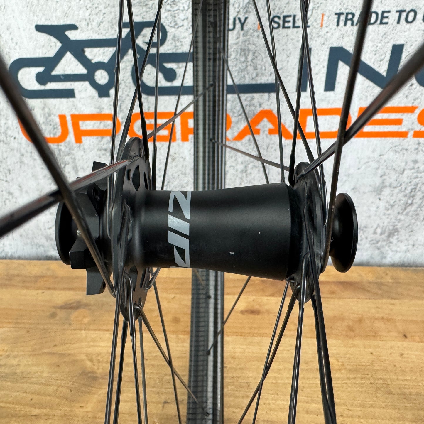 Low Mile! Zipp 3Zero Moto Carbon Tubeless Hookless Disc Wheelset 700c 2016g