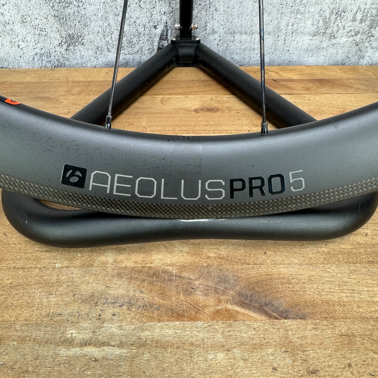 Bontrager Aeolus Pro 5 Carbon Tubeless Front Wheel 700c Rim Brake 722g