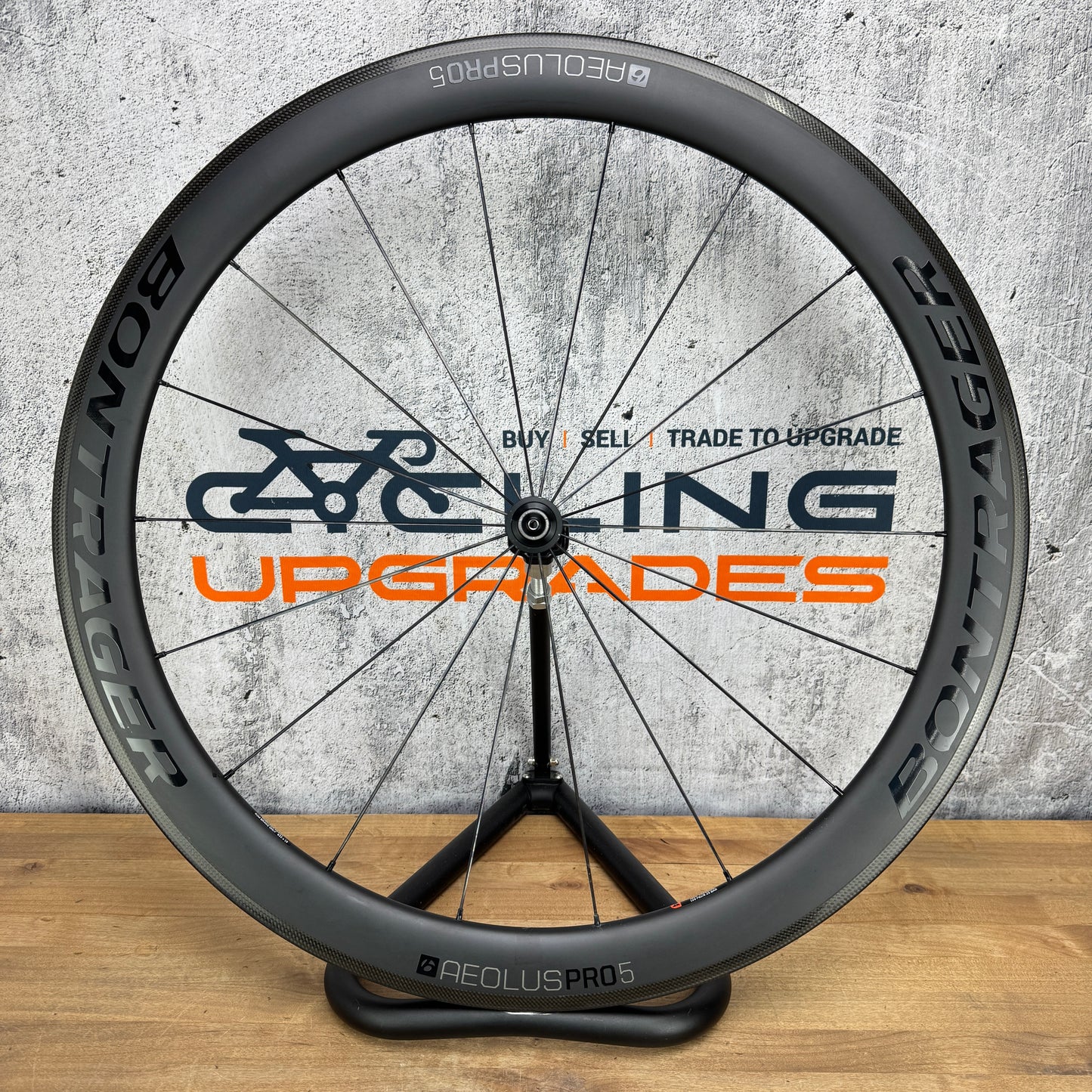 Bontrager Aeolus Pro 5 Carbon Tubeless Front Wheel 700c Rim Brake 722g