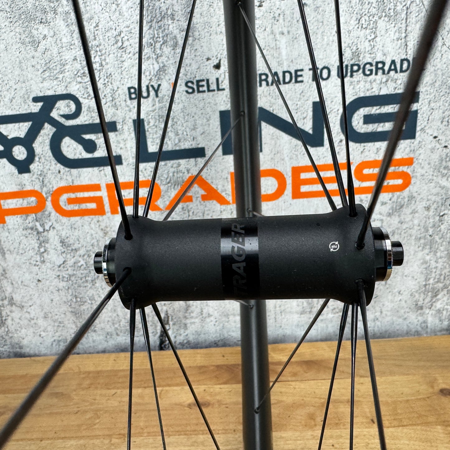 Bontrager Aeolus Pro 5 Carbon Tubeless Front Wheel 700c Rim Brake 722g