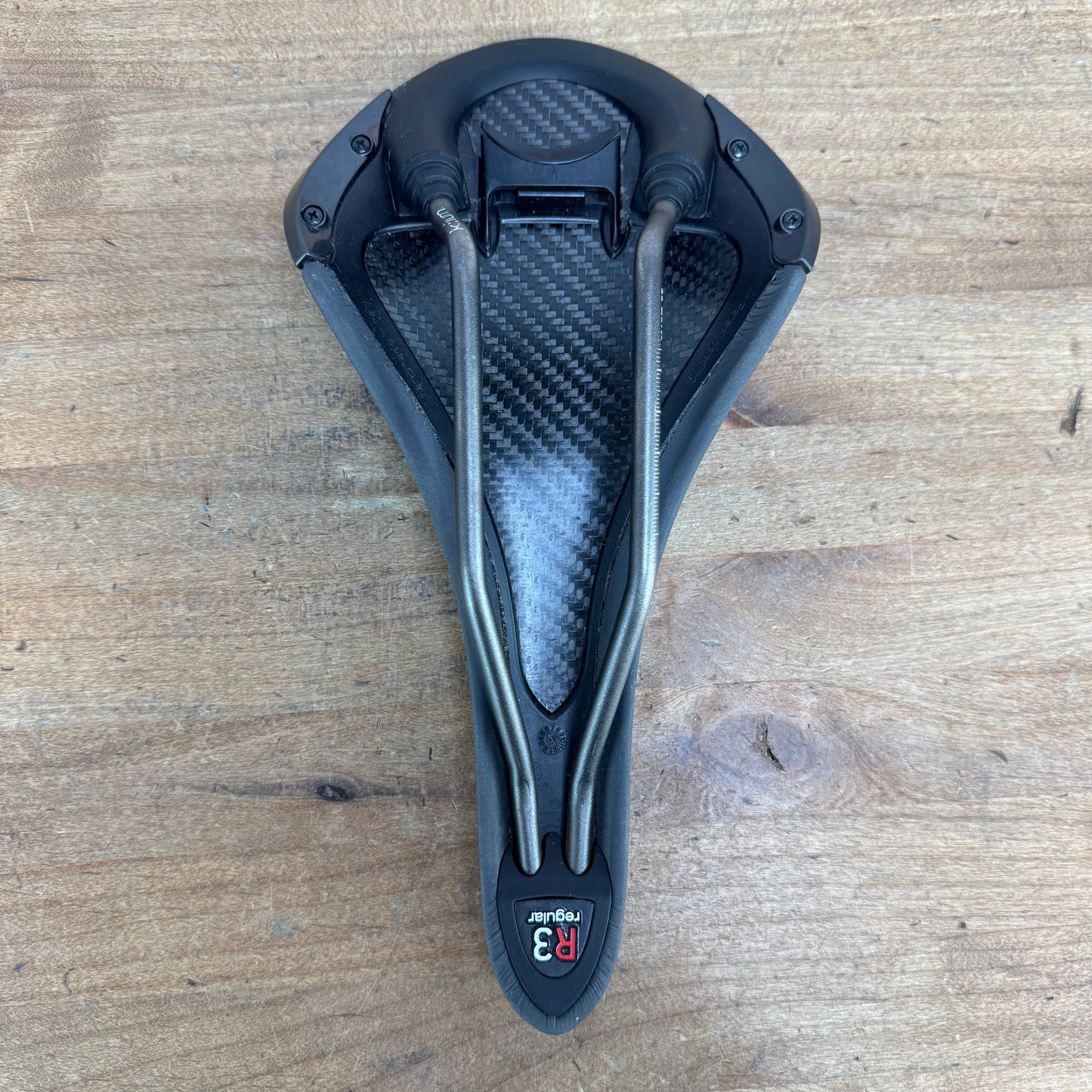 Fizik Aliante R3 138mm 7x7mm Kium Rails Carbon Bike Saddle 224g