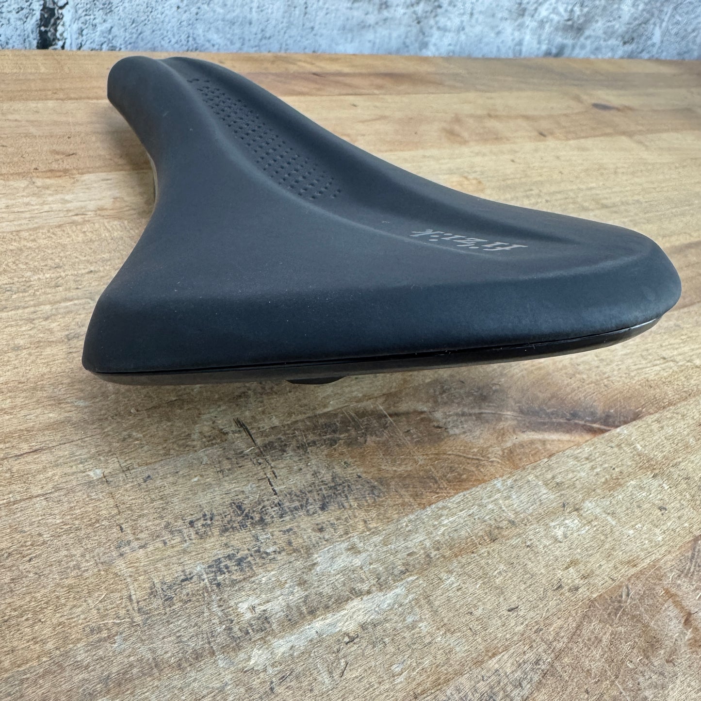 Fizik Aliante R5 150mm 7x7mm Steel Rails Bike Saddle 288g