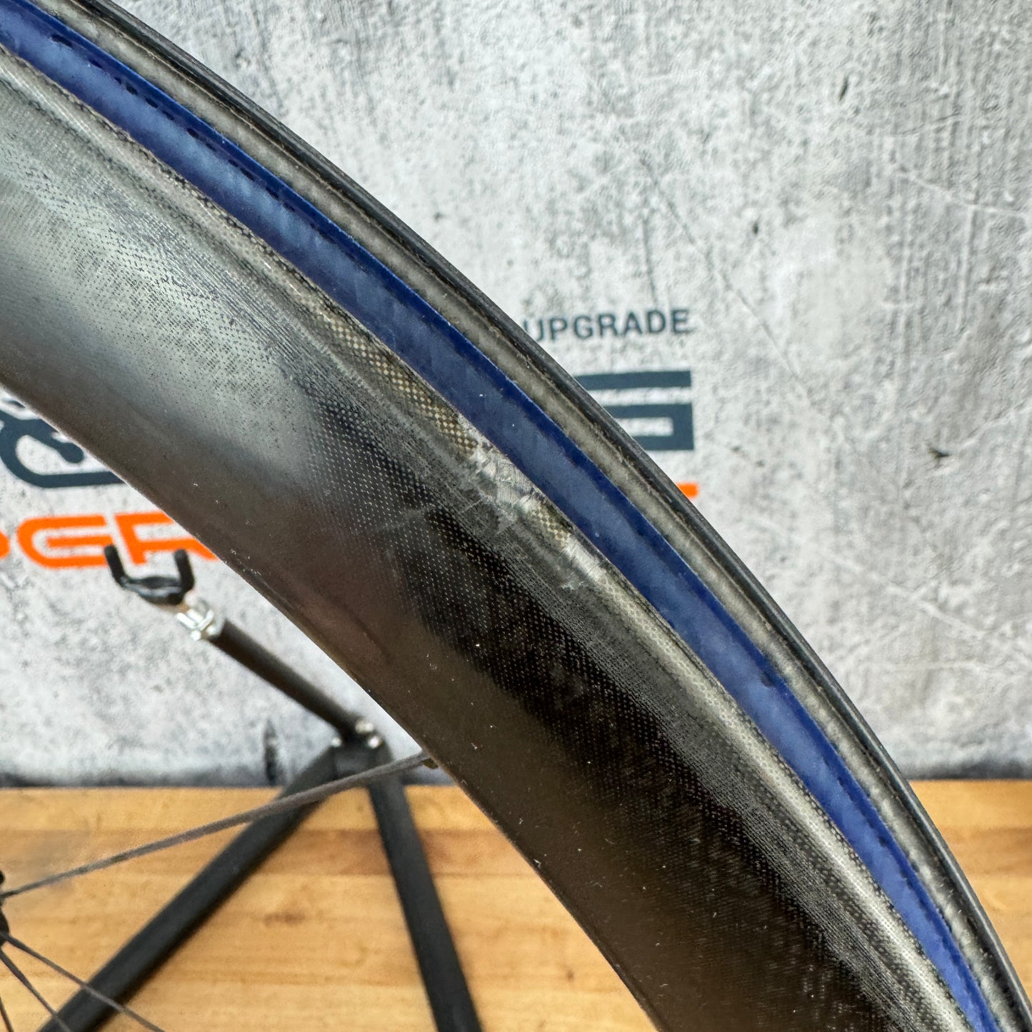 Bontrager Aeolus D3 5 Carbon Tubeless Front Wheel 700c Rim Brake 660g