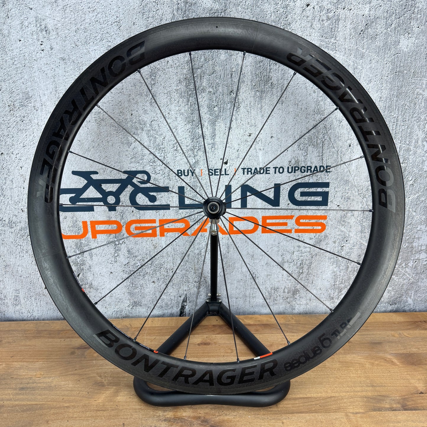 Bontrager Aeolus D3 5 Carbon Tubeless Front Wheel 700c Rim Brake 660g