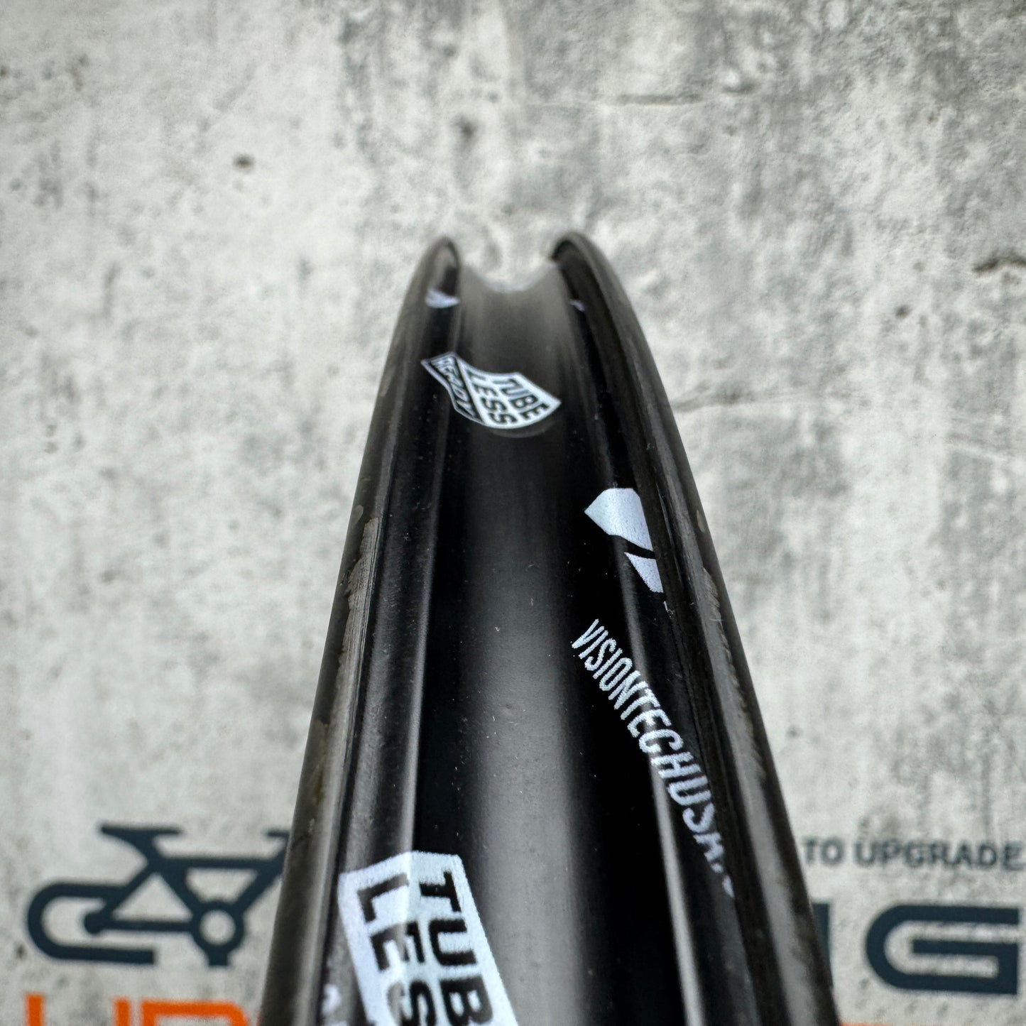 Low Mile! Vision KOM 30mm Carbon Tubeless Wheelset 700c Rim Brake 1316g