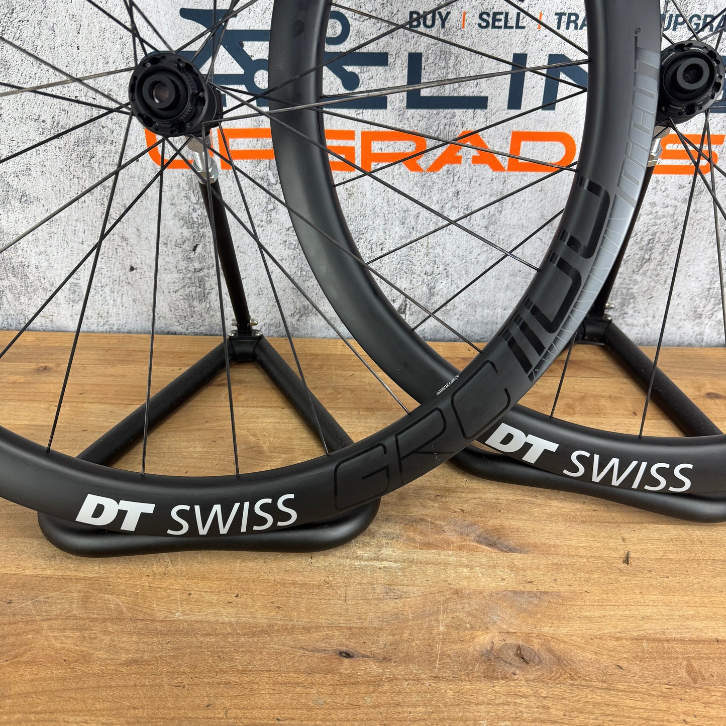DT Swiss GRC 1100 Carbon Tubeless Hookless Gravel Disc Wheelset 700c 1591g