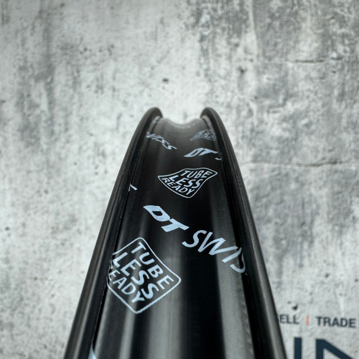 DT Swiss GRC 1100 Carbon Tubeless Hookless Gravel Disc Wheelset 700c 1591g