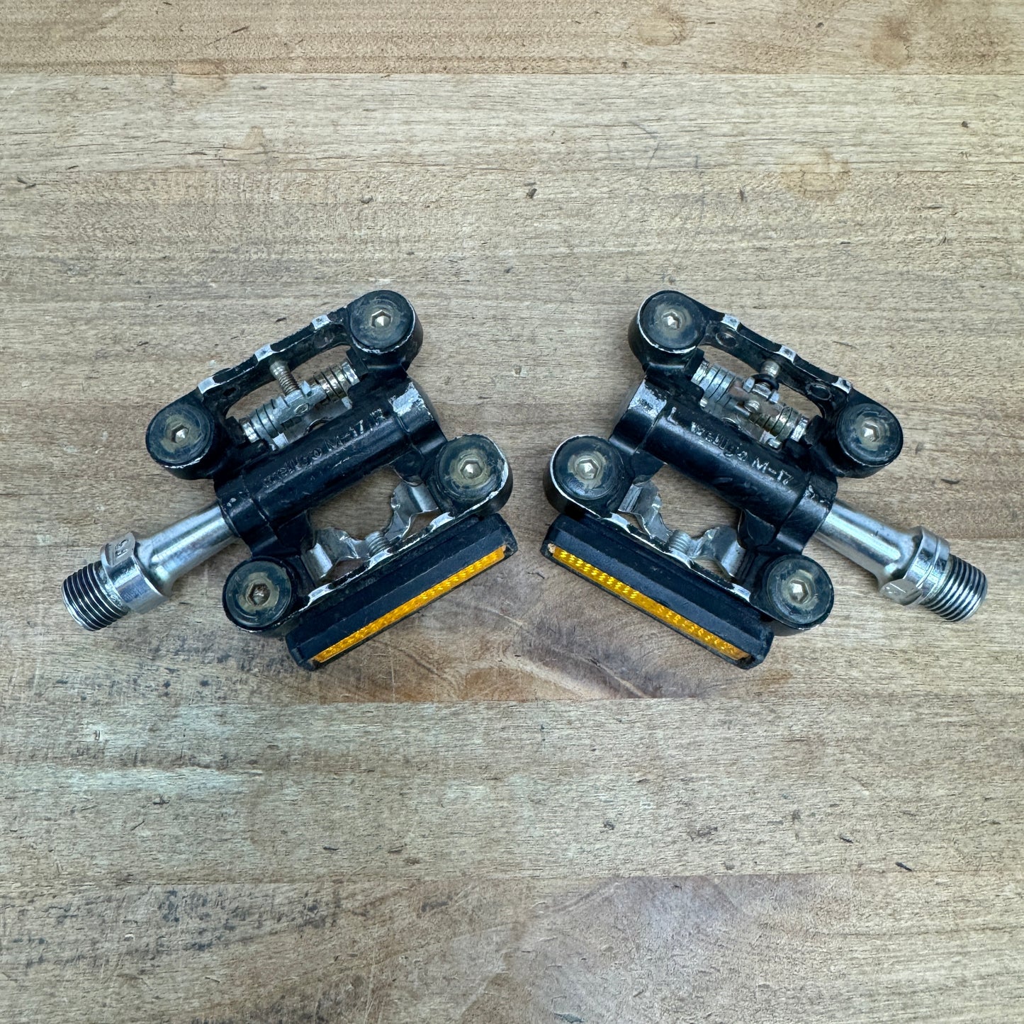 Wellgo M-17 Stainless Steel Spindle Flat/Clipess Bike Pedals 322g