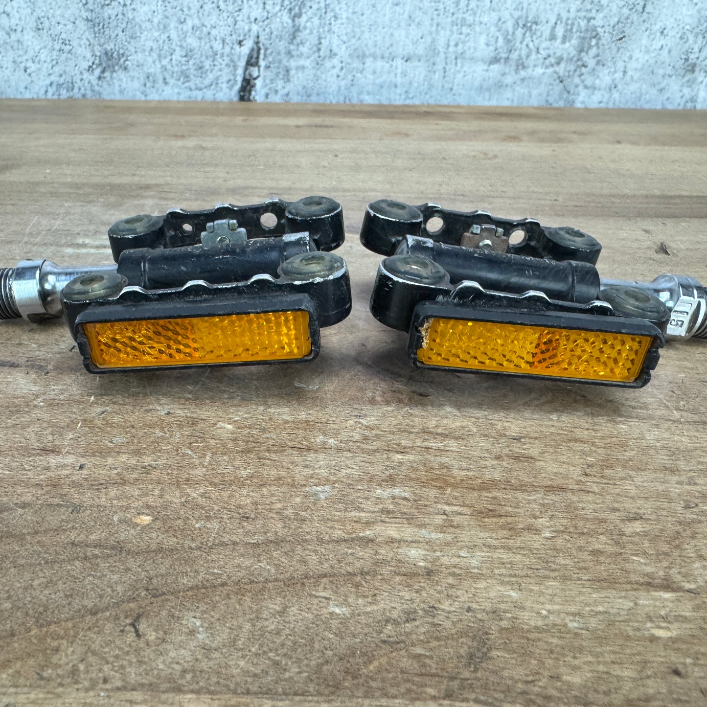 Wellgo M-17 Stainless Steel Spindle Flat/Clipess Bike Pedals 322g